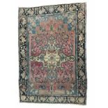 Teppich um 1900Antiker Teppich, Persien, Wolle auf Baumwolle, um 1900.Geometrisch stilisierte Blumen