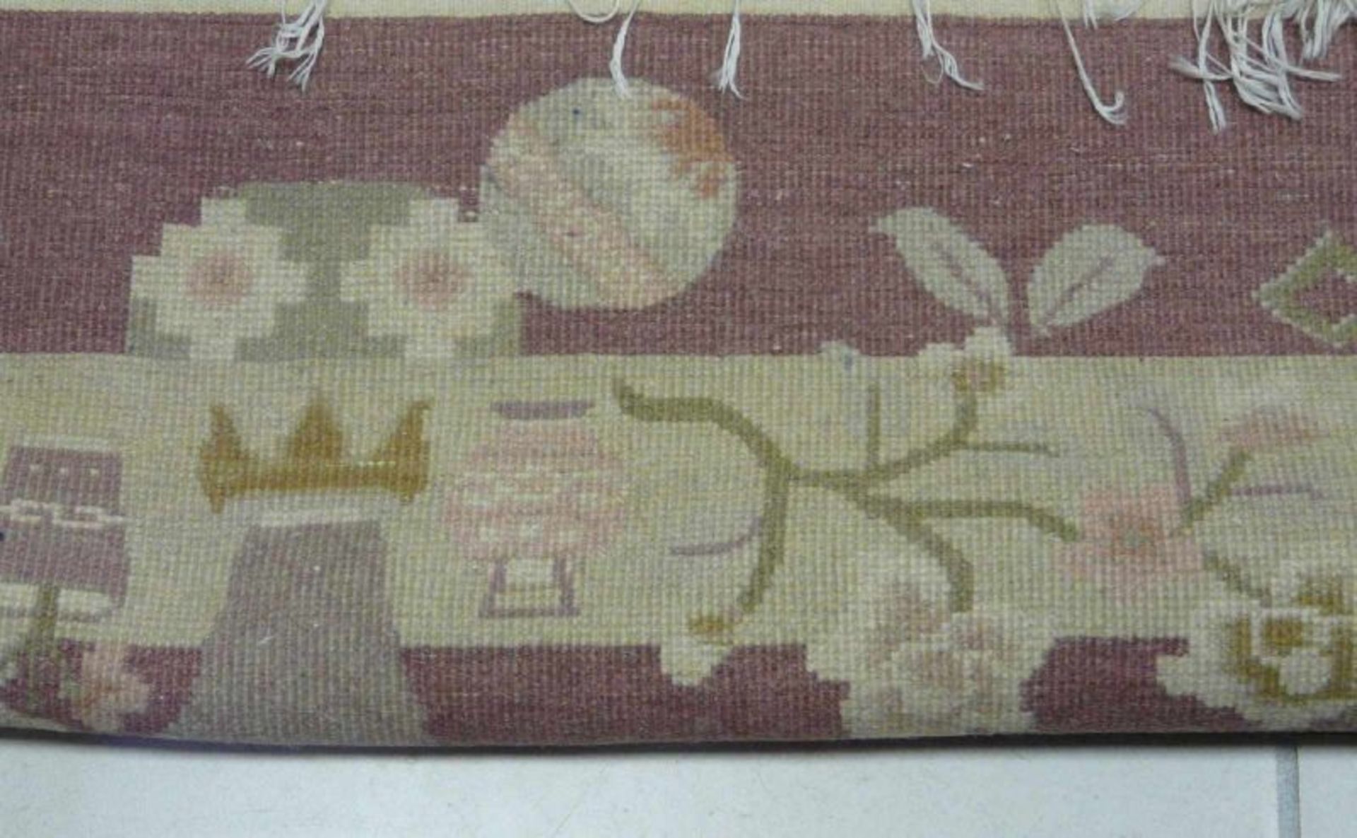 Teppich ChinaChinesischer Teppich, Mitte / zweite Hälfte 20. Jahrhundert, Wolle. Roséfarbener Grund, - Image 4 of 4