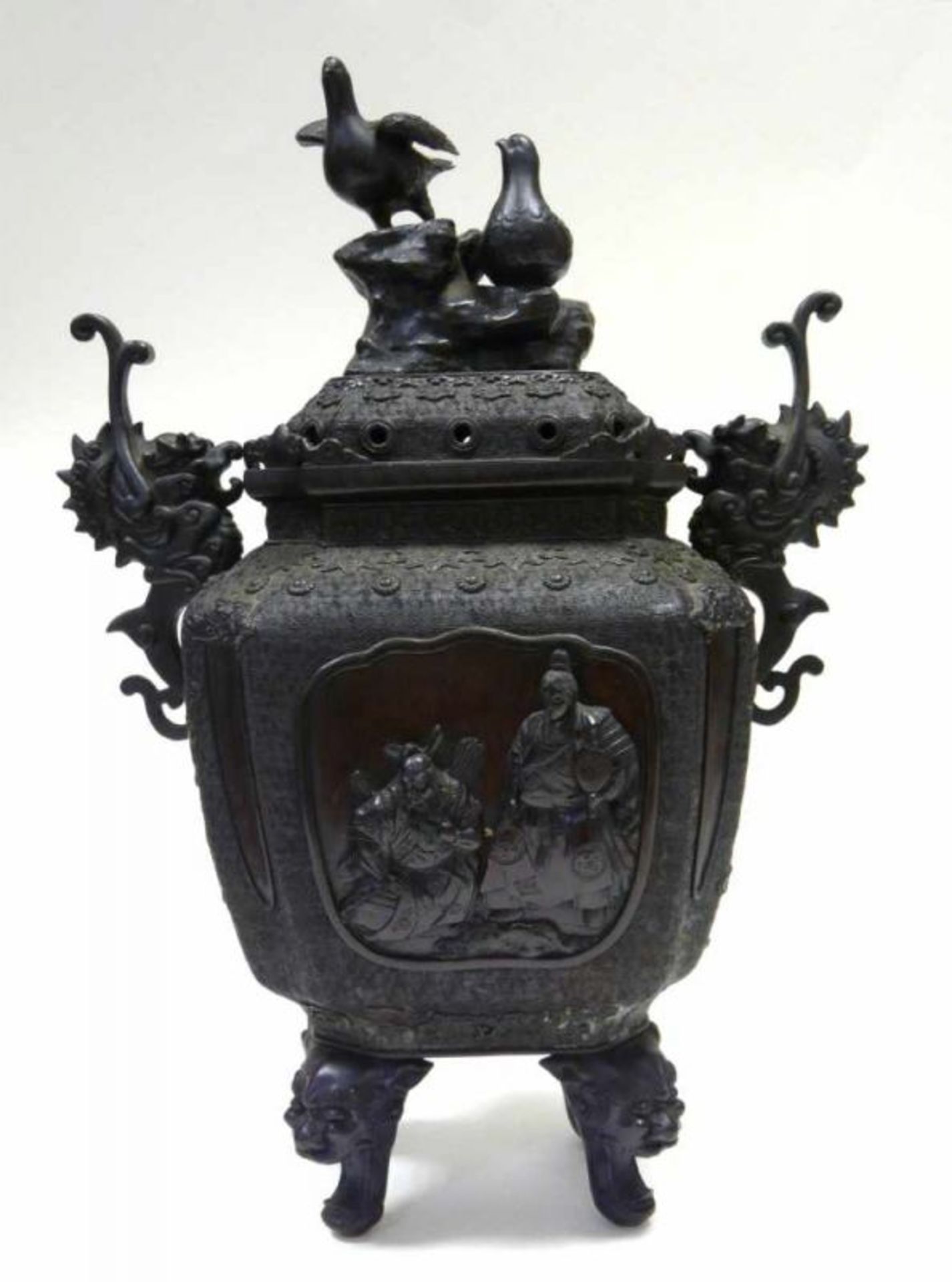 Großes Räuchergefäß ChinaChina, Bronze, seit ca. 1860 in Familienbesitz. Großer Weihrauchbrenner auf