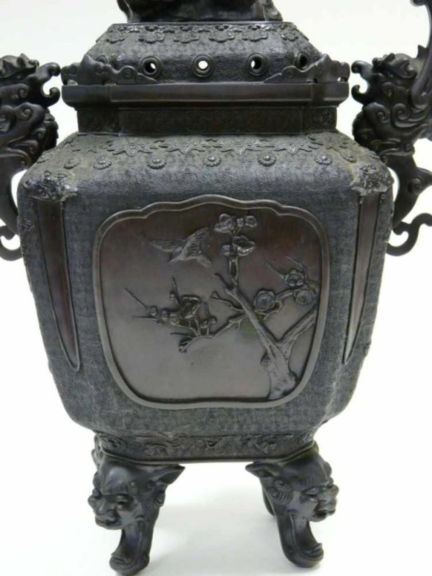 Großes Räuchergefäß ChinaChina, Bronze, seit ca. 1860 in Familienbesitz. Großer Weihrauchbrenner auf - Bild 4 aus 6
