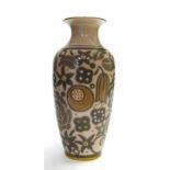 Art - déco - Vase SèvresSchlanke Balustervase Sèvres, Art - Déco, 1930. Stilisiertes, erhabenes