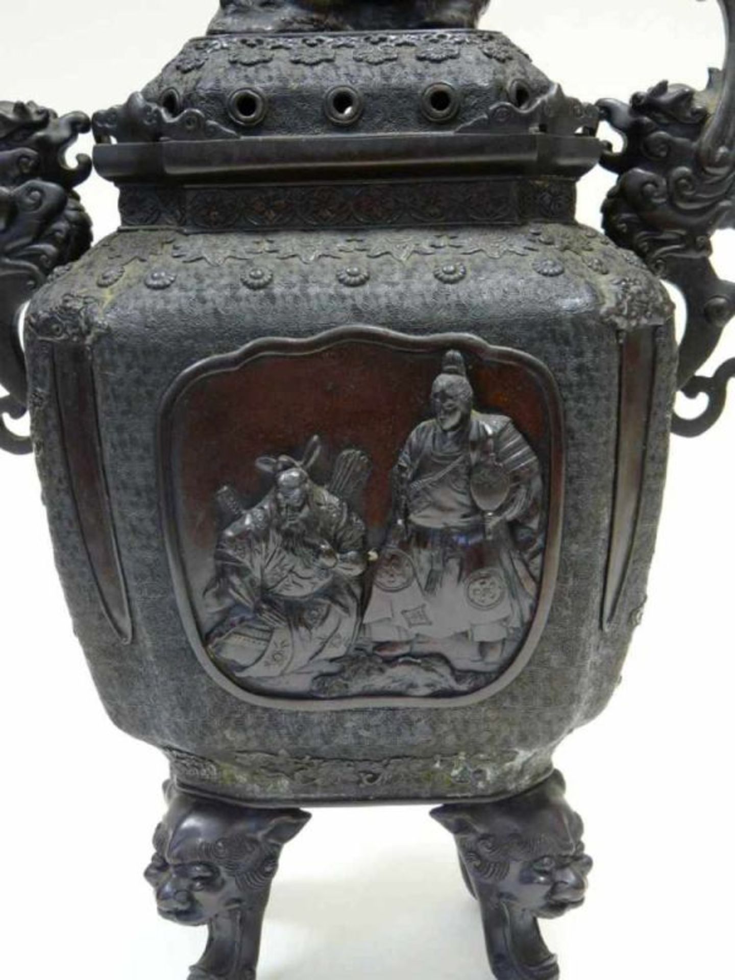 Großes Räuchergefäß ChinaChina, Bronze, seit ca. 1860 in Familienbesitz. Großer Weihrauchbrenner auf - Bild 2 aus 6