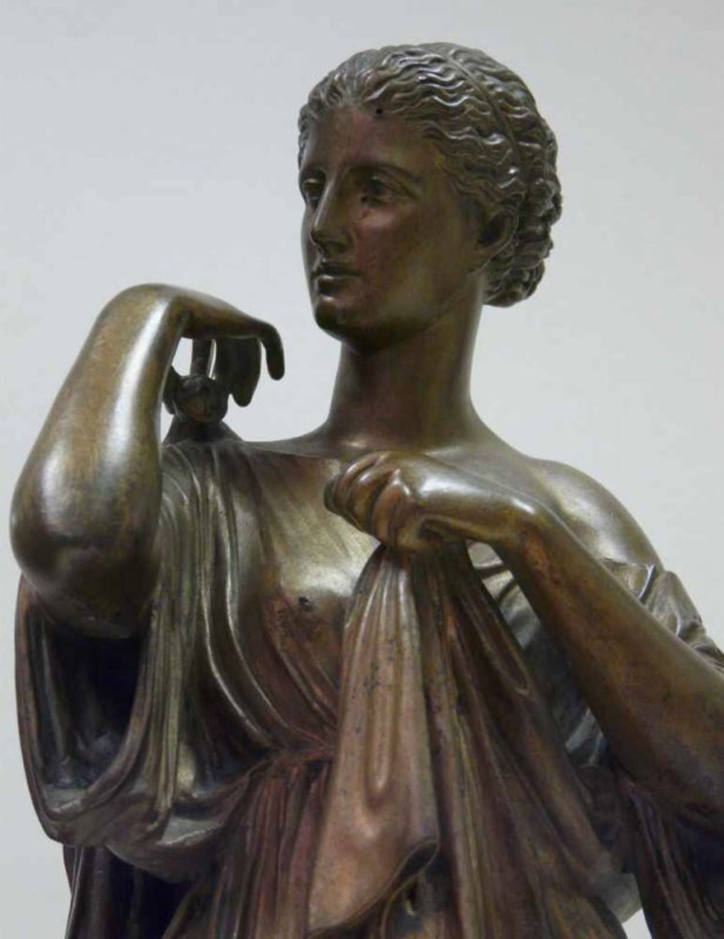 Diana (Artemis) GabiiBronze - Statue der Artemis bzw. Diana, Göttin der Jagd, des Waldes und des - Bild 5 aus 6