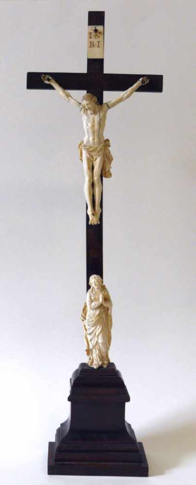 Kruzifix 18. JahrhundertBarock-Kruzifix aus Holz und Elfenbein, 17. / 18. Jahrhundert. Stand-Kreuz - Bild 6 aus 6