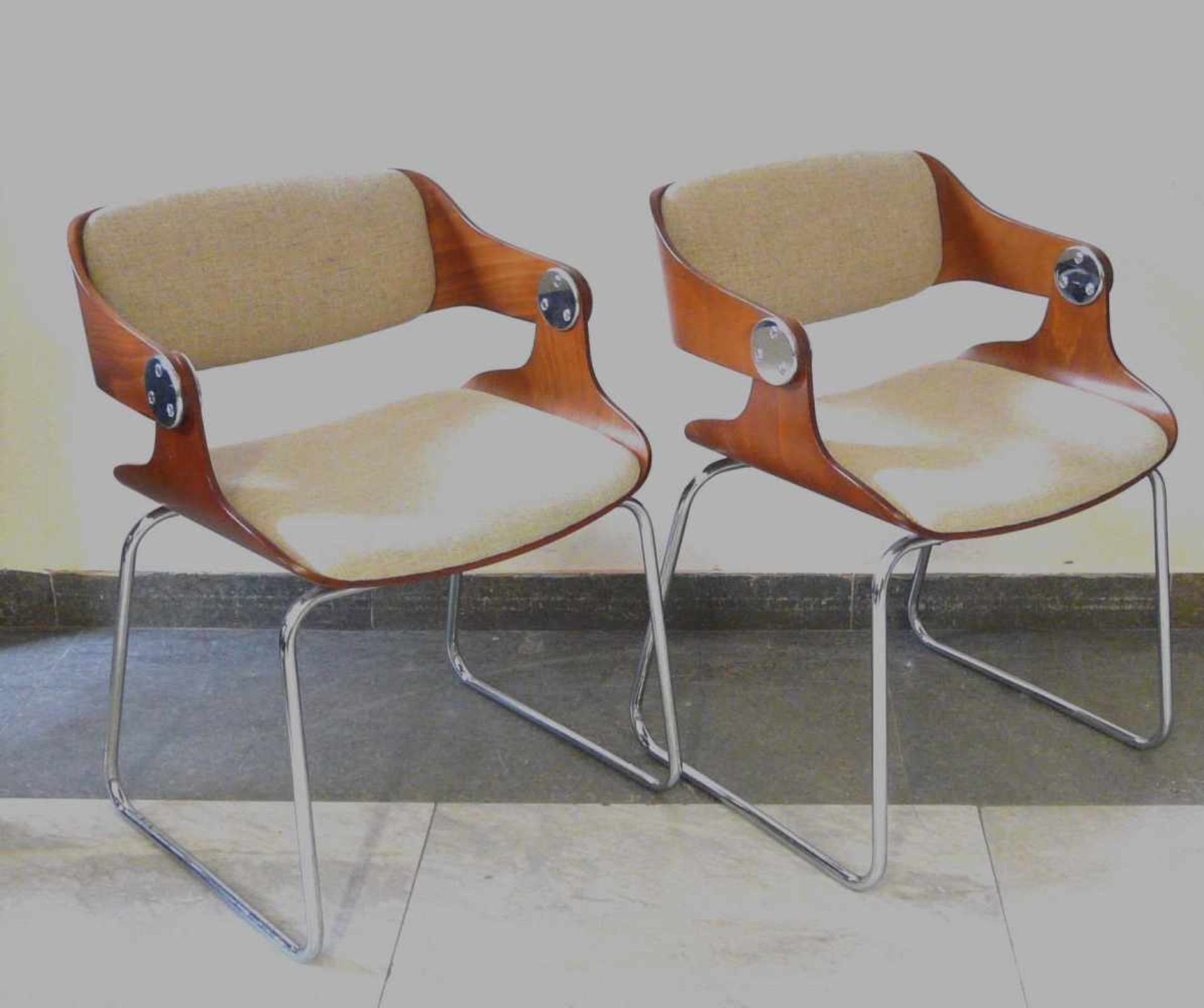 Eugen Schmidt, Zwei KonferenzstühlePaar Konferenzstühle Eugen Schmidt, 1960er Jahre. Brückenförmiges