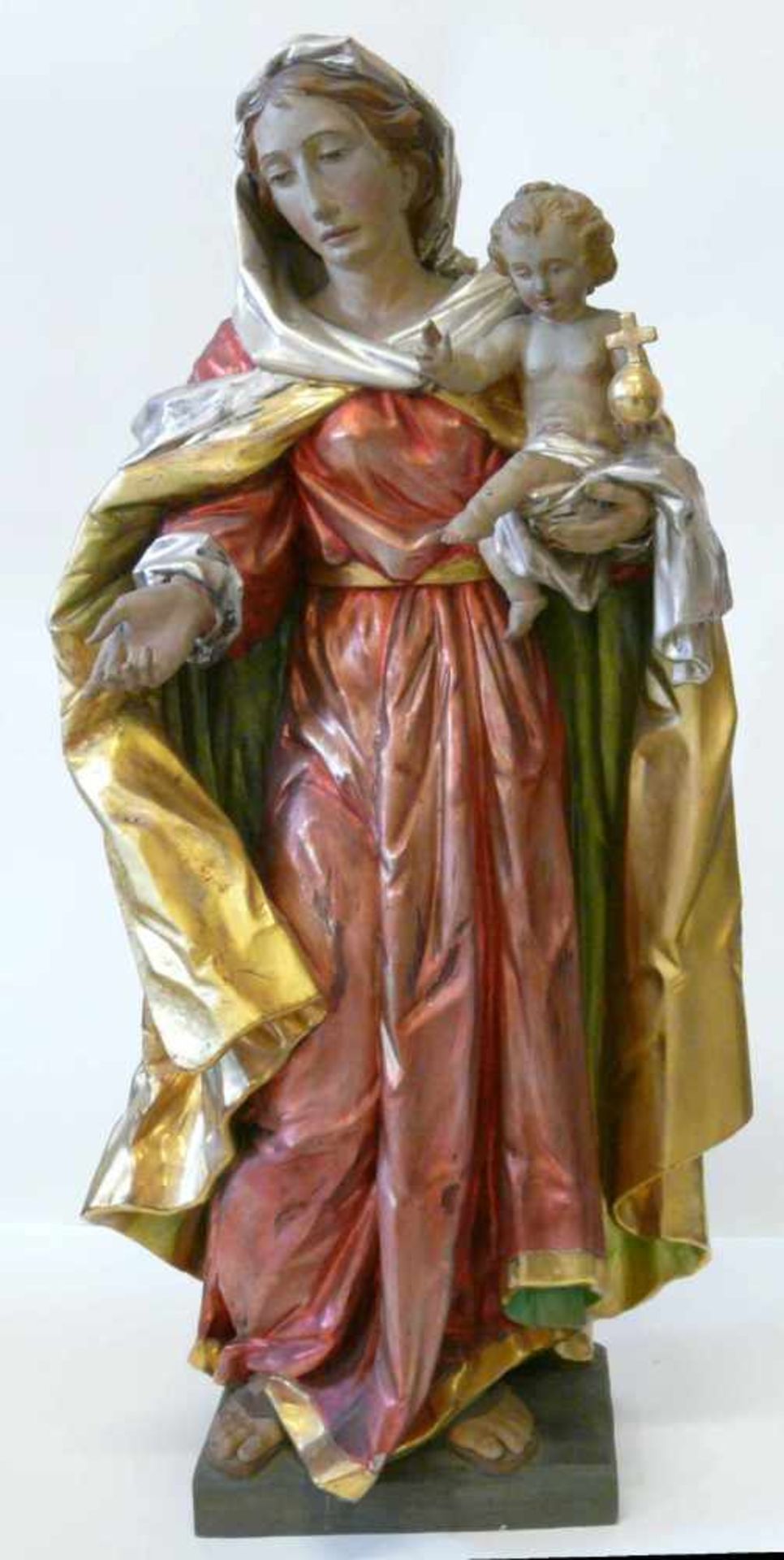 Skapulier - Madonna mit dem Jesusknaben Holz, plastisch geschnitzt, farbig und gold gefasst. Ein