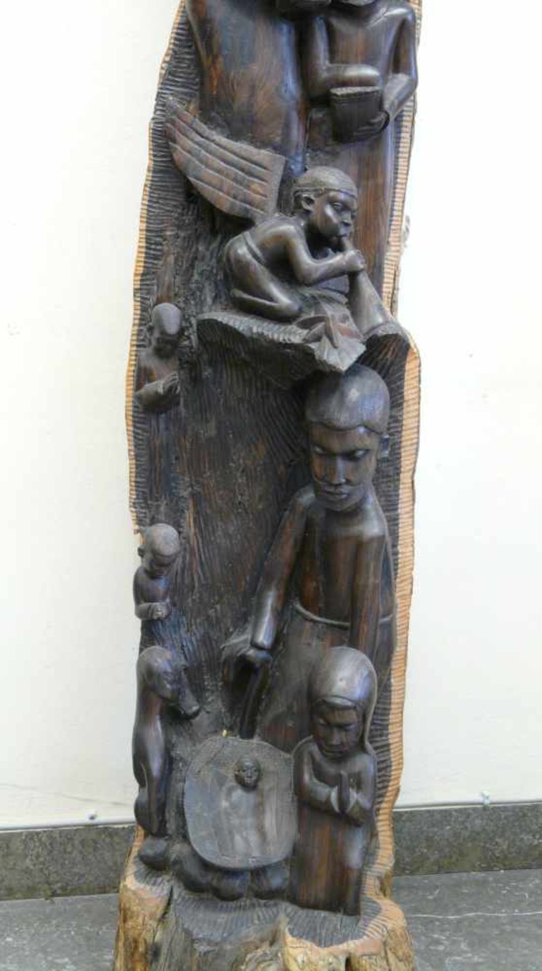 Afrikanische Großskulptur: Die Anbetung der Könige / Die Heilige Familie in BethlehemUm 1960/70. - Bild 2 aus 3