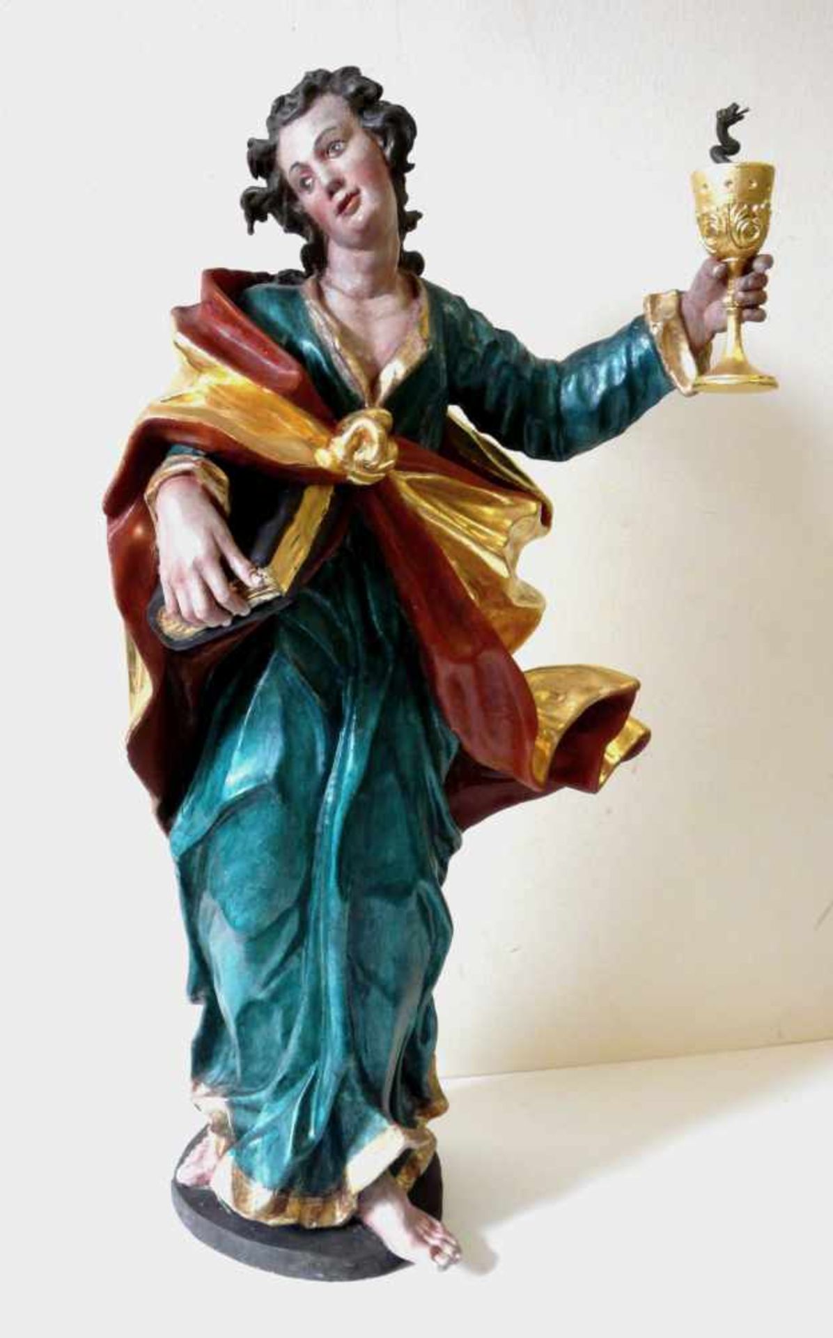 Skulptur des Evangelisten Johannes (um 1700)Figur des Evangelisten Johannes. Holz, vollrund