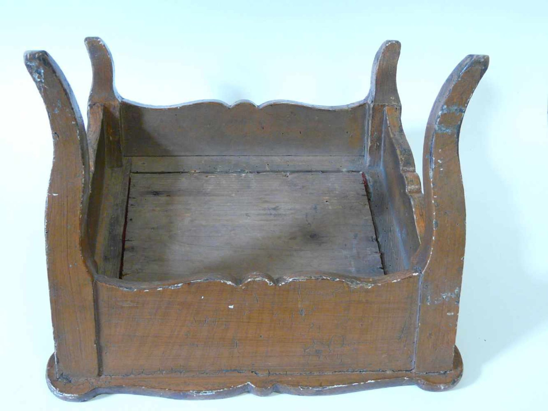 Kleines LesepultAuf vier geschweiften Füßen stehendes Tischpult, wohl zum Auflegen liturgischer - Bild 3 aus 3