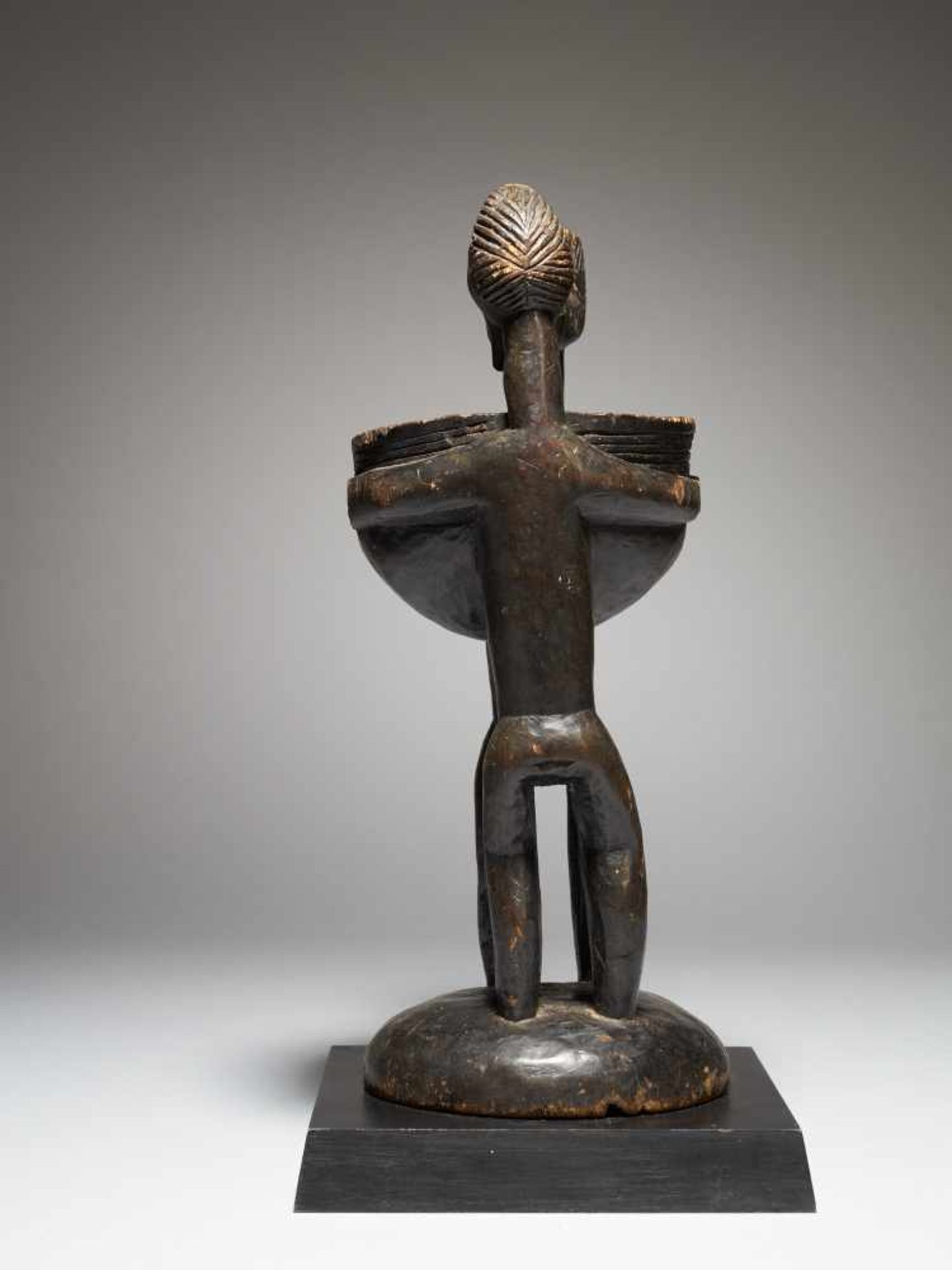 Rare Bowl carried by Standing Figures - Songye People, DRC - Tribal ArtA Rare Bowl carried by - Bild 5 aus 6