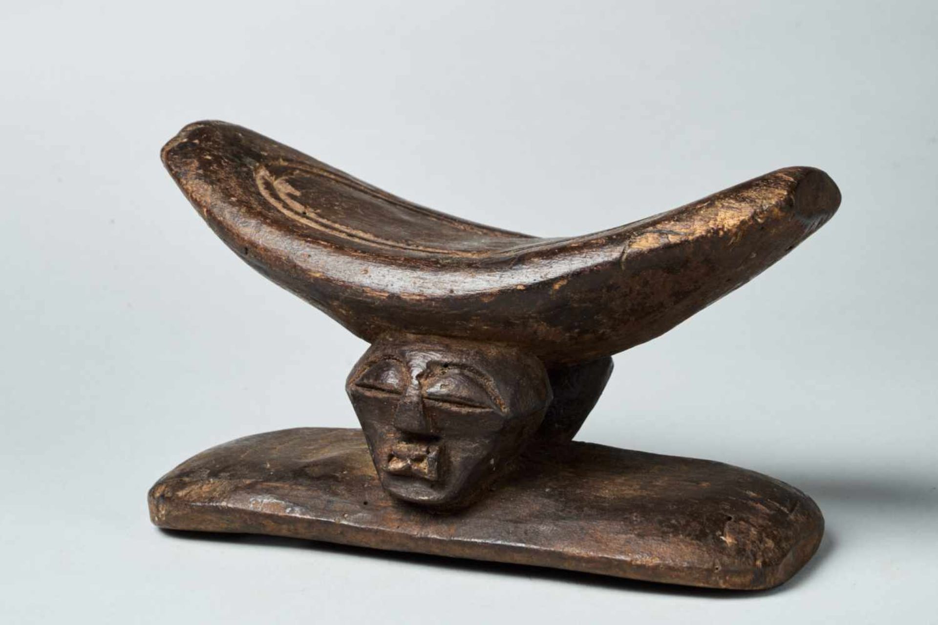 Wooden Neckrest - Songye People, DRC - Tribal ArtWooden Neckrest - Songye People, DRCDated to the - Bild 2 aus 3