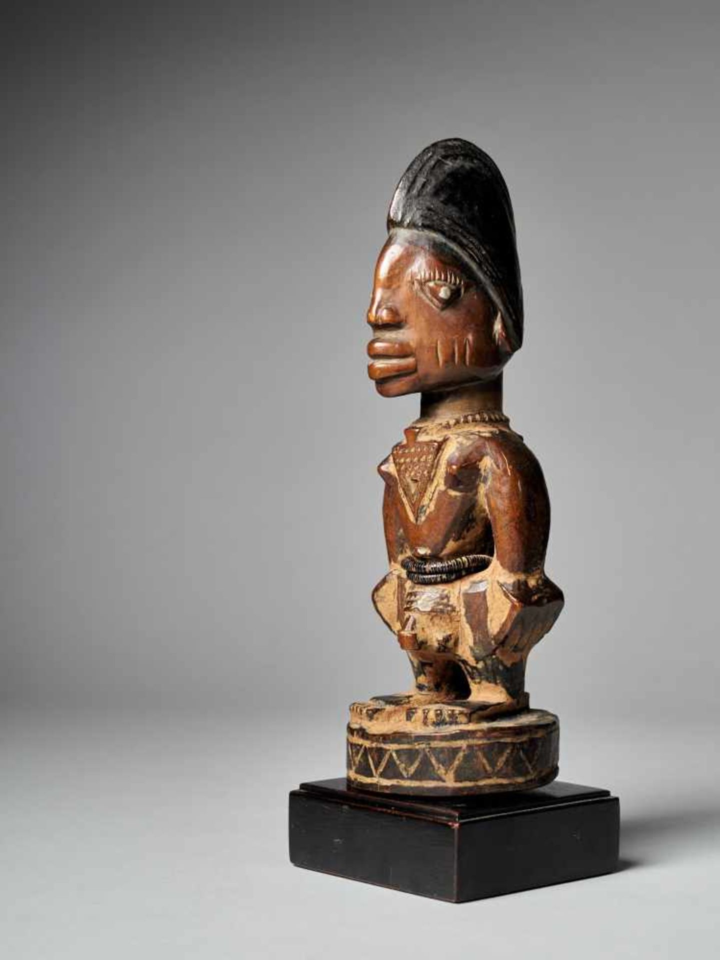 Carved Twin figure 'Ibeji' - Yoruba, Nigeria - Tribal ArtA finely carved big Yoruba Male Ibeji