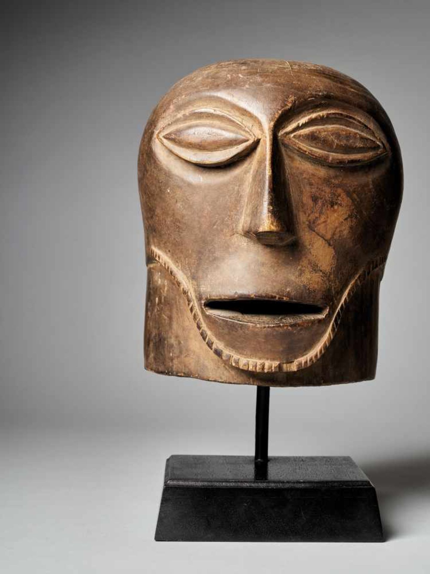 Helmet Mask, Luba-Hemba People - DRC. Provenance Sulsenti - Tribal ArtThis unusual mask reproduces - Bild 8 aus 8