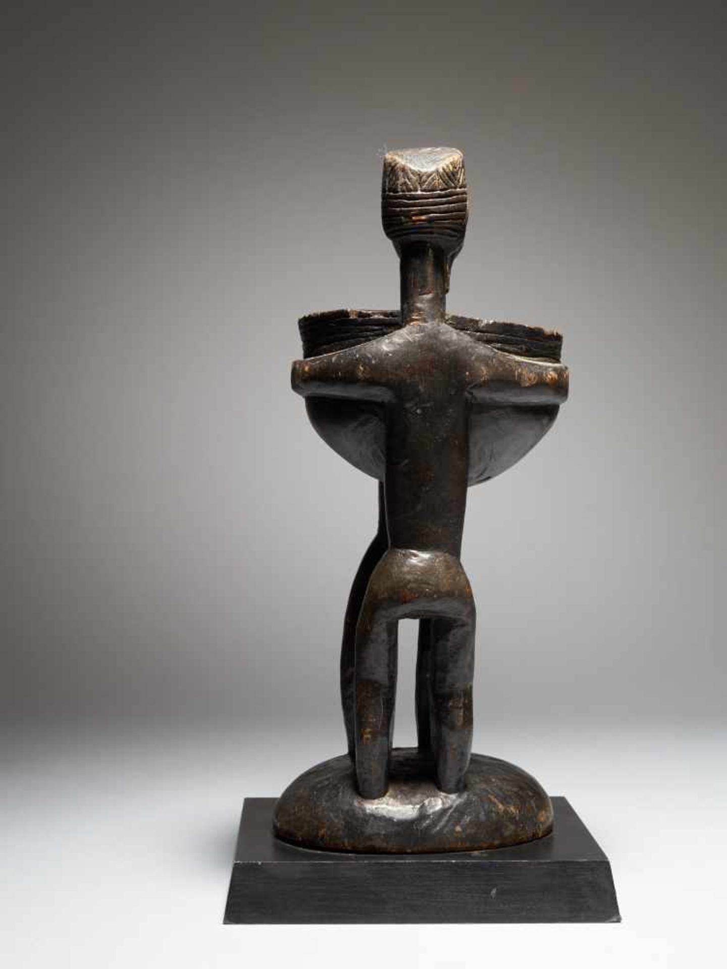 Rare Bowl carried by Standing Figures - Songye People, DRC - Tribal ArtA Rare Bowl carried by - Bild 3 aus 6