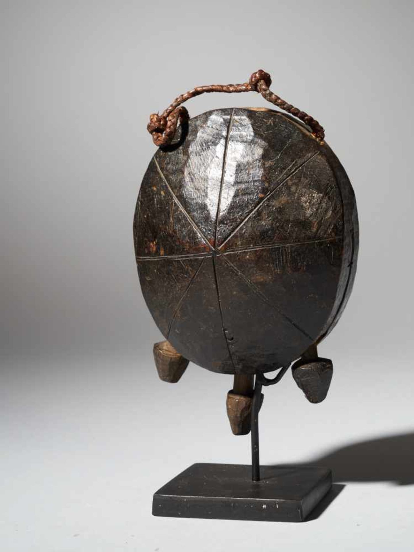 Three hunting bells - Kongo people, DRC - Tribal ArtTo maintain contact with other hunters and their - Bild 3 aus 12