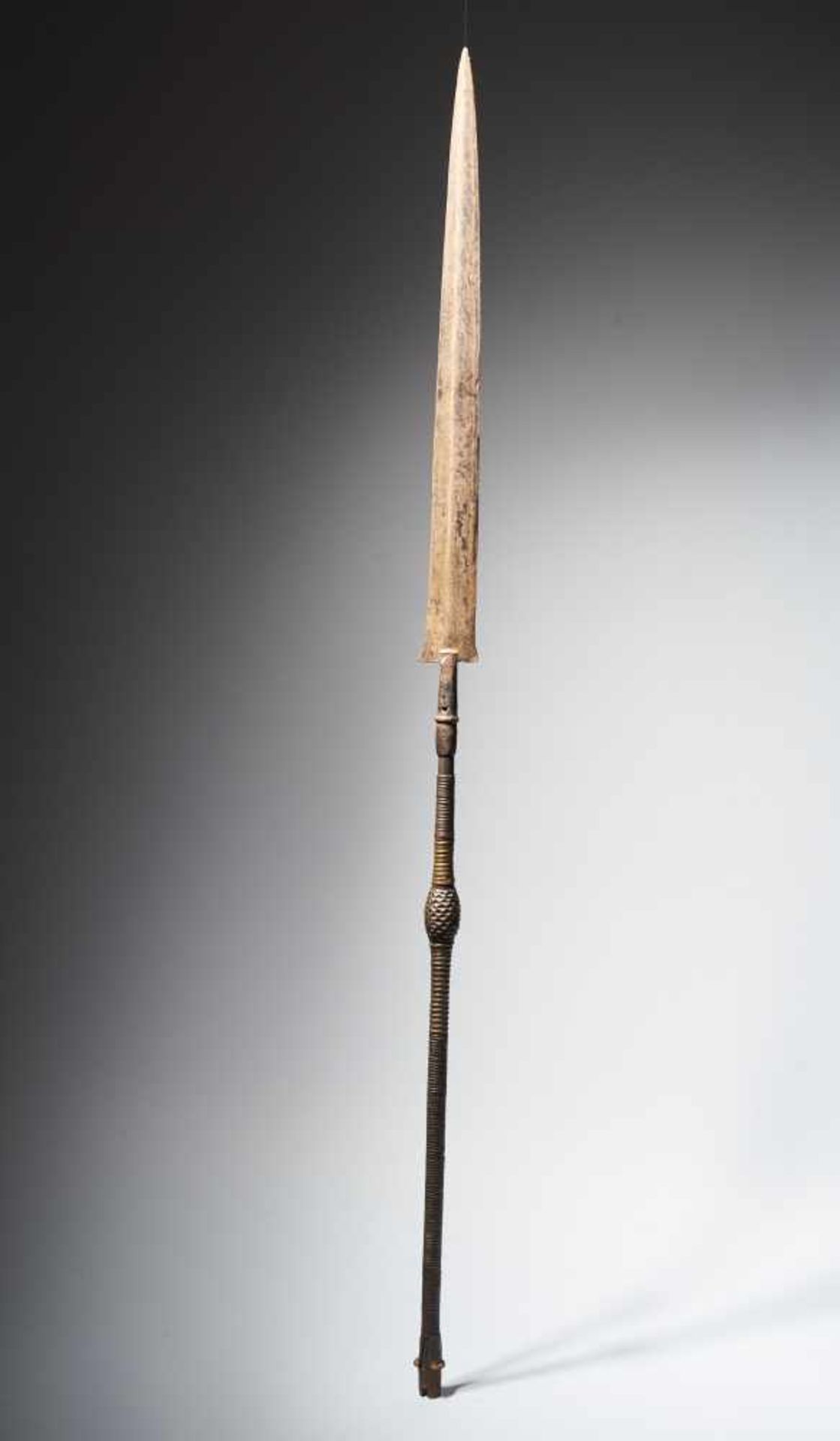 Forged Spear with Decorated Shaft, Kuba People - Tribal ArtThis metal spear has a thin, triangular - Bild 6 aus 10