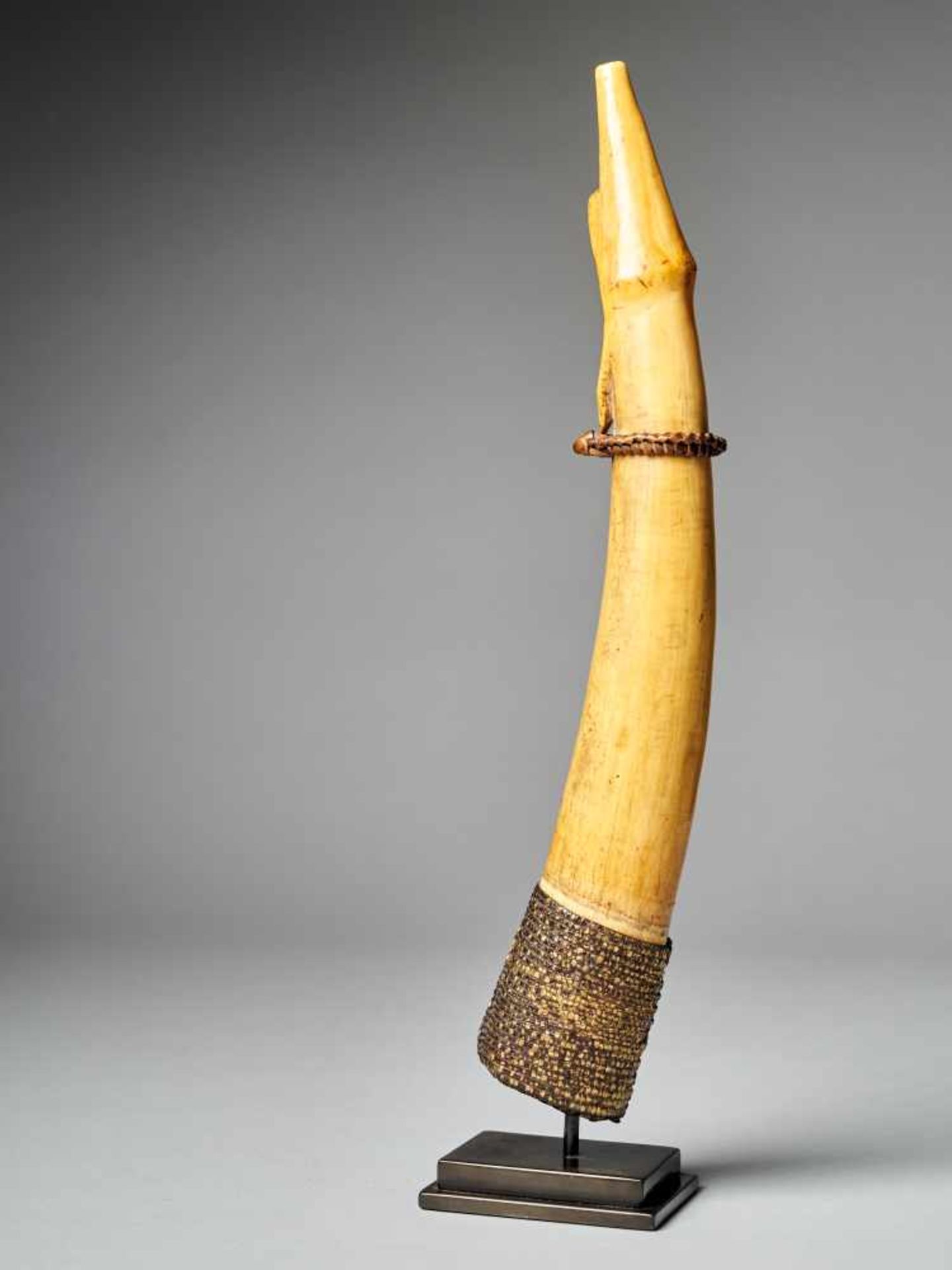 Side-Blown Horn - Bakongo People, DRC - Tribal ArtSide-Blown Horn with Leather finish. Due to - Bild 2 aus 5