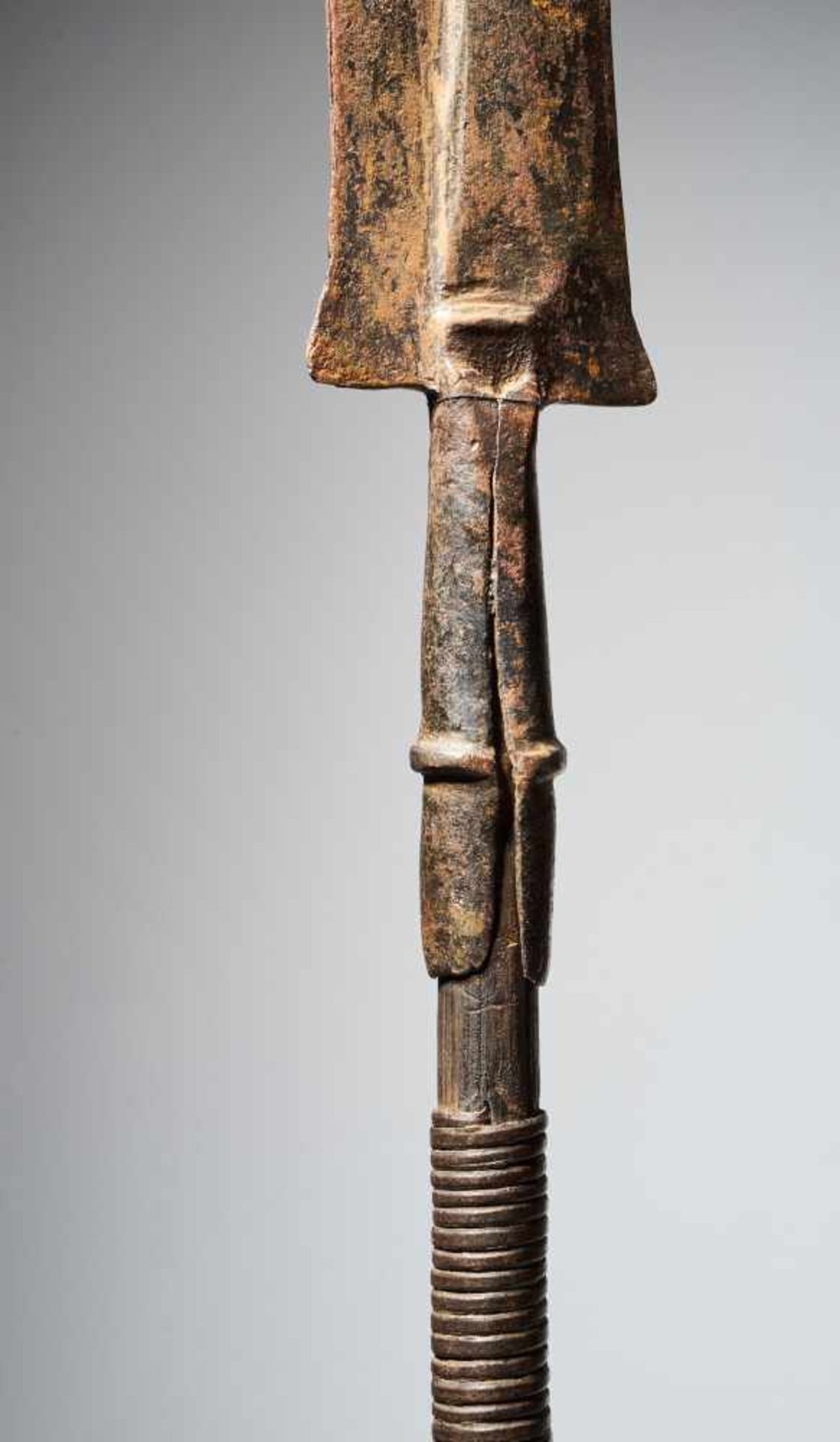 Forged Spear with Decorated Shaft, Kuba People - Tribal ArtThis metal spear has a thin, triangular - Bild 2 aus 10