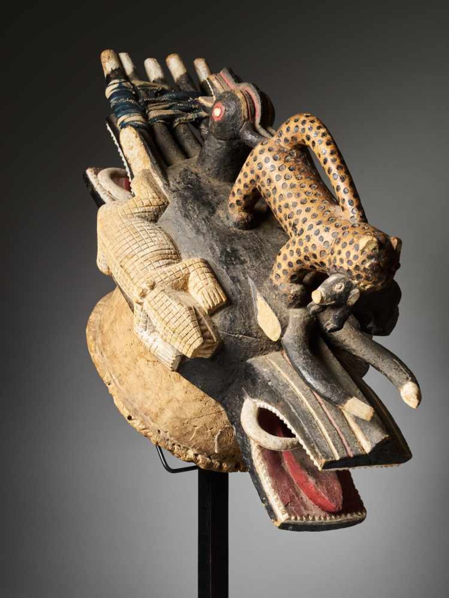 Helmet Mask 'Goli Glin' - Baule People, Ivory Coast - Tribal ArtThe Goli Glin mask, representing the - Bild 5 aus 6
