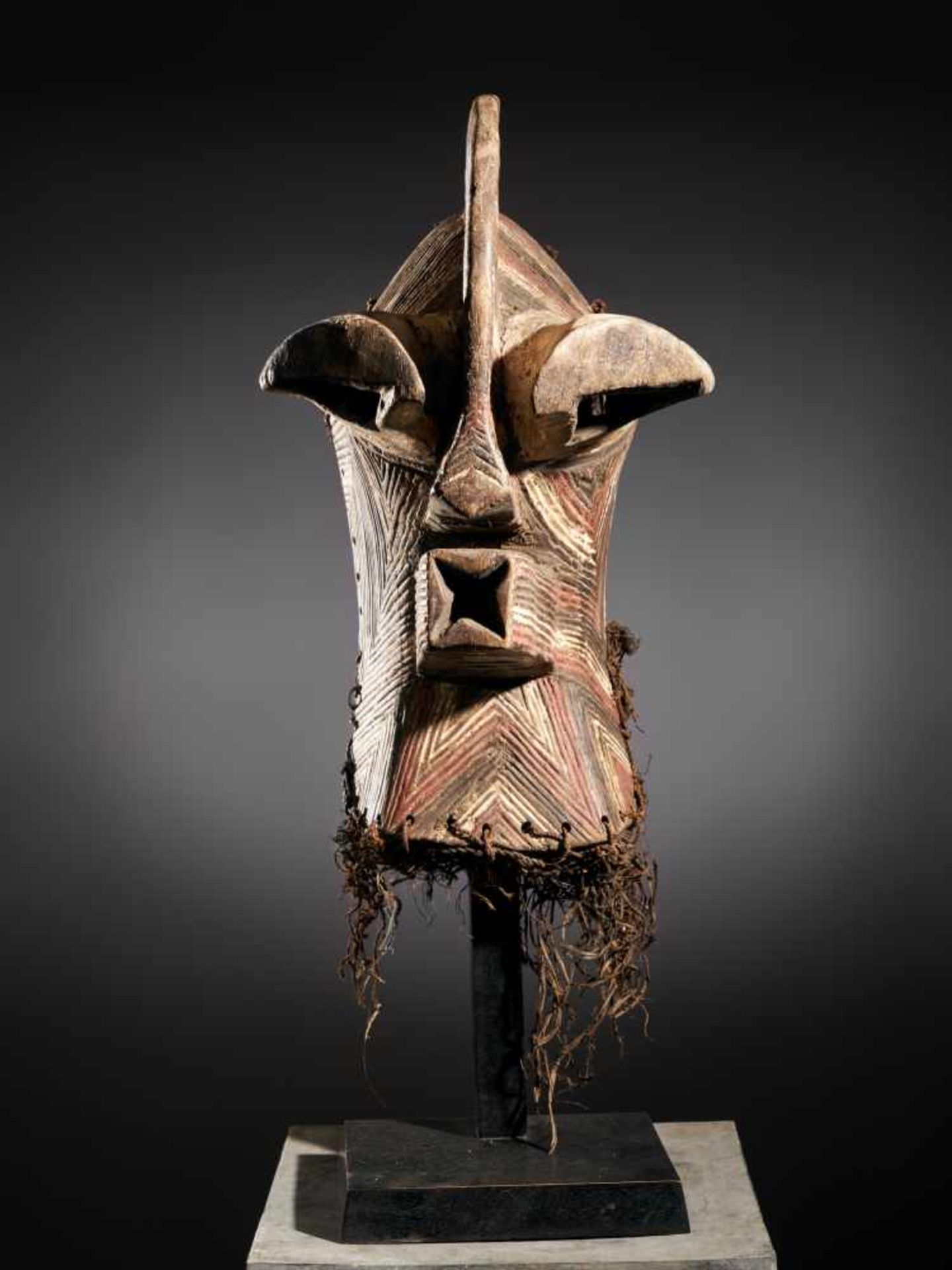 Young Male Kifwebe Mask - Songye People, DRC - Tribal ArtYoung Male Kifwebe Mask.The kifwebe masks - Bild 2 aus 4