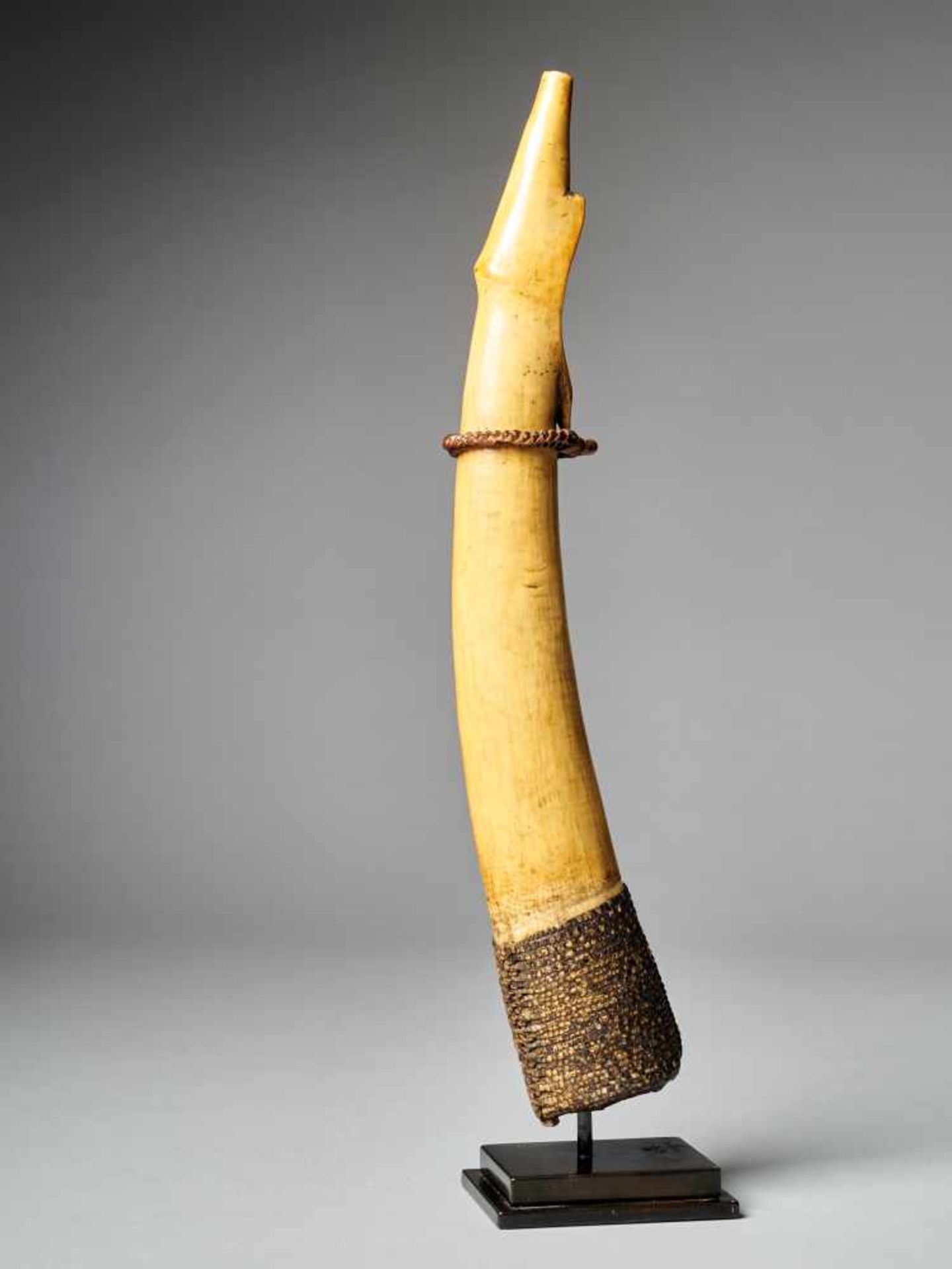 Side-Blown Horn - Bakongo People, DRC - Tribal ArtSide-Blown Horn with Leather finish. Due to - Bild 4 aus 5