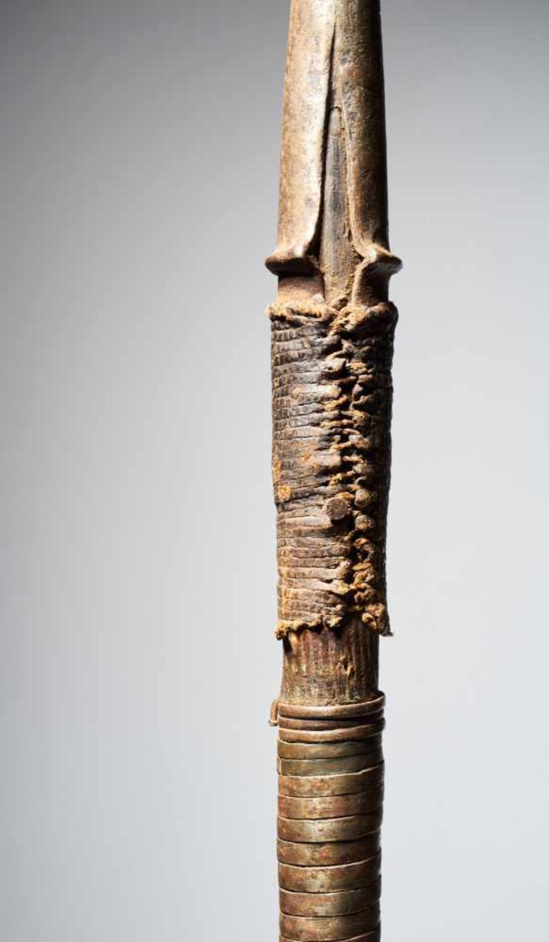 Kuba People,DRC.Forged Spear with Decorated Shaft - Tribal ArtThis spear has a thin, triangular - Bild 10 aus 10