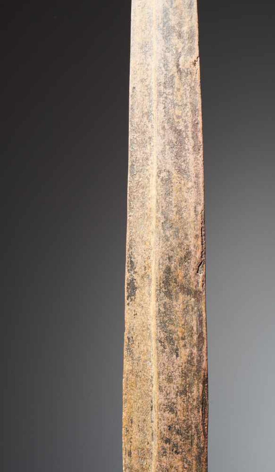 Forged Spear with Decorated Shaft, Kuba People - Tribal ArtThis metal spear has a thin, triangular - Bild 9 aus 10