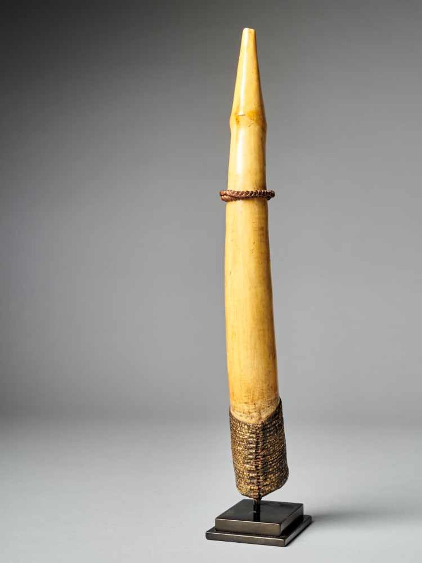 Side-Blown Horn - Bakongo People, DRC - Tribal ArtSide-Blown Horn with Leather finish. Due to - Bild 3 aus 5