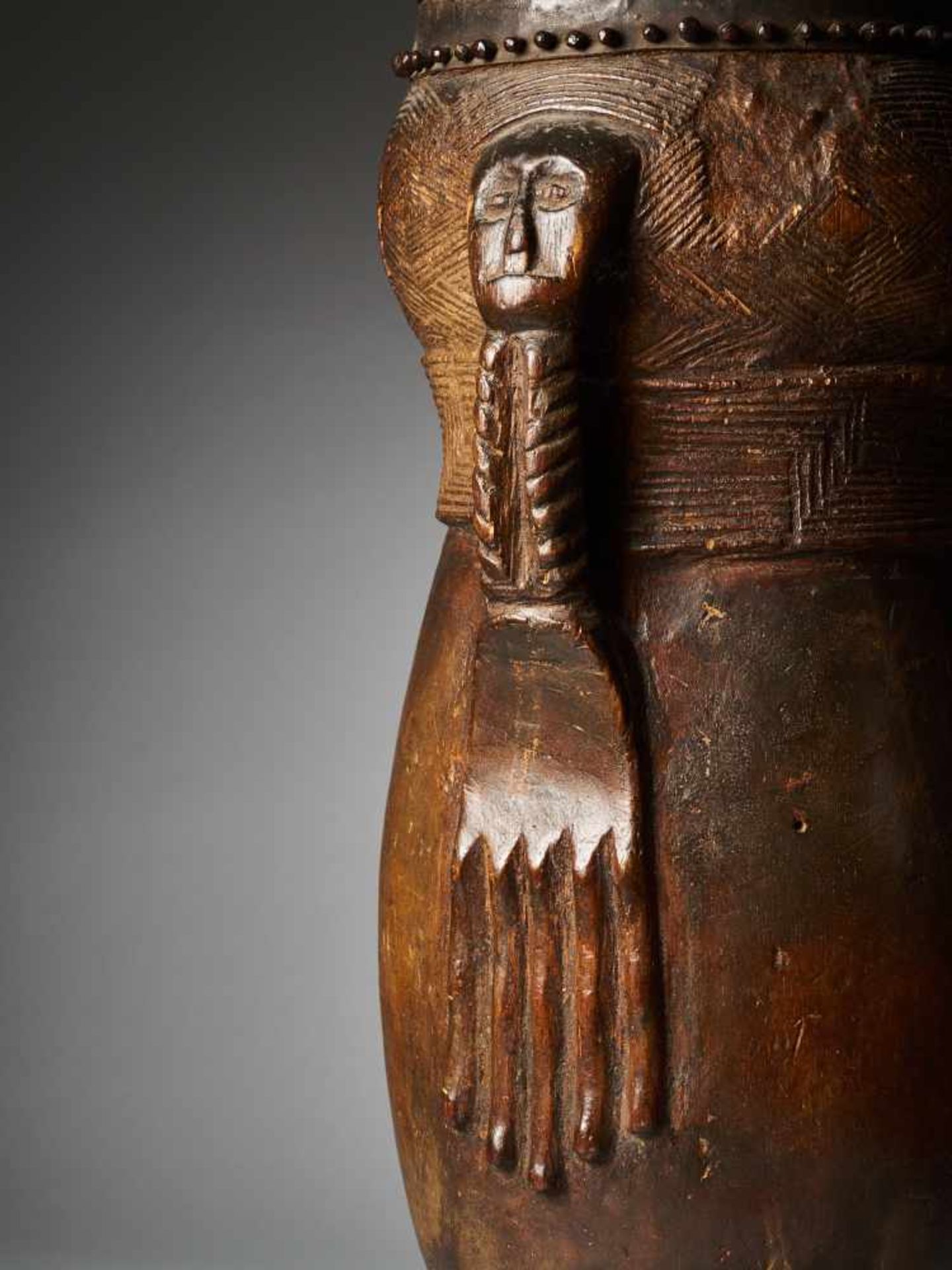 Drum Ngeende. Kuba People, DRC Provenance coll.Willy Mesdagh. - Tribal ArtA human face,in the form - Bild 5 aus 6