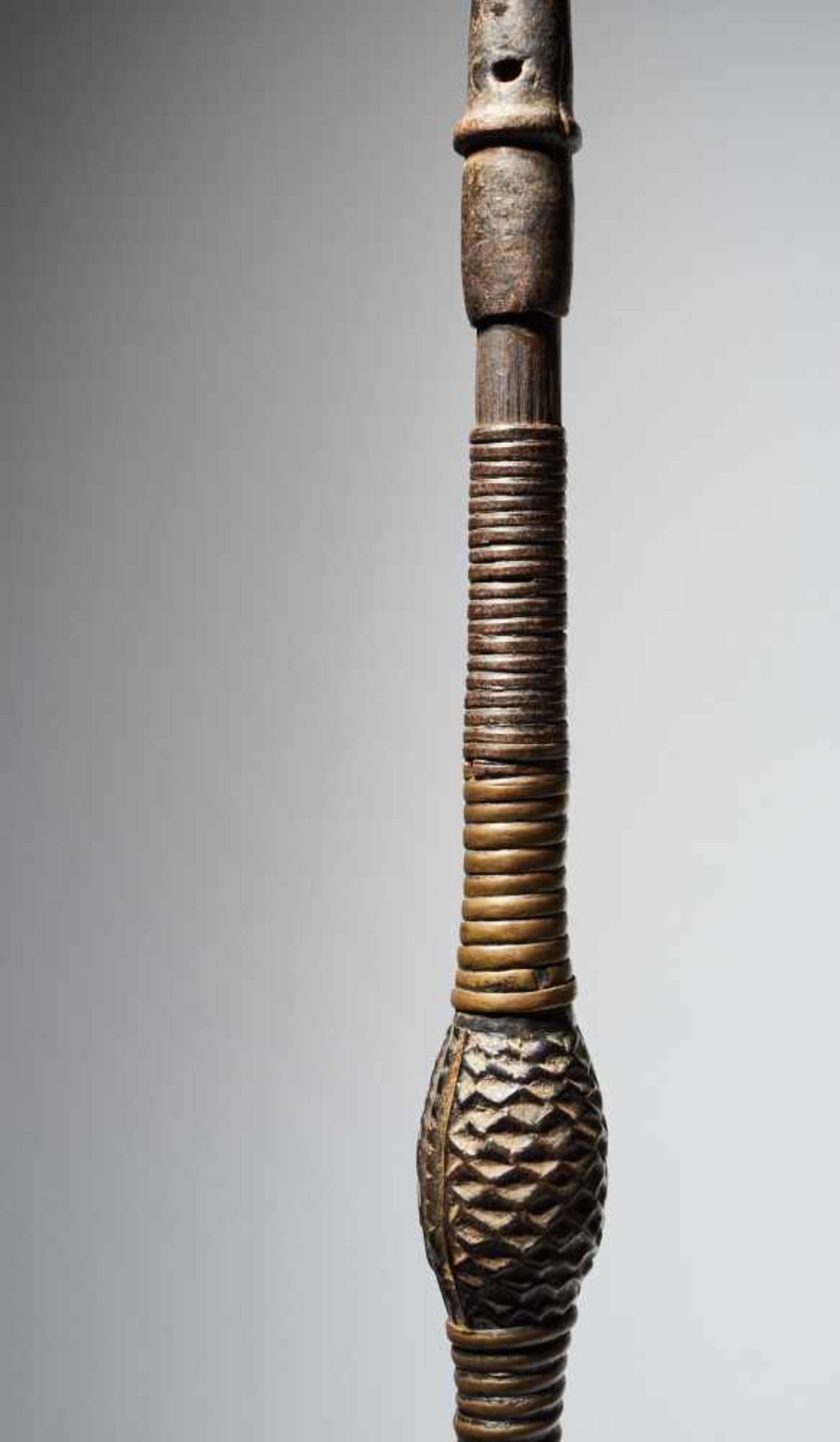 Forged Spear with Decorated Shaft, Kuba People - Tribal ArtThis metal spear has a thin, triangular - Bild 8 aus 10