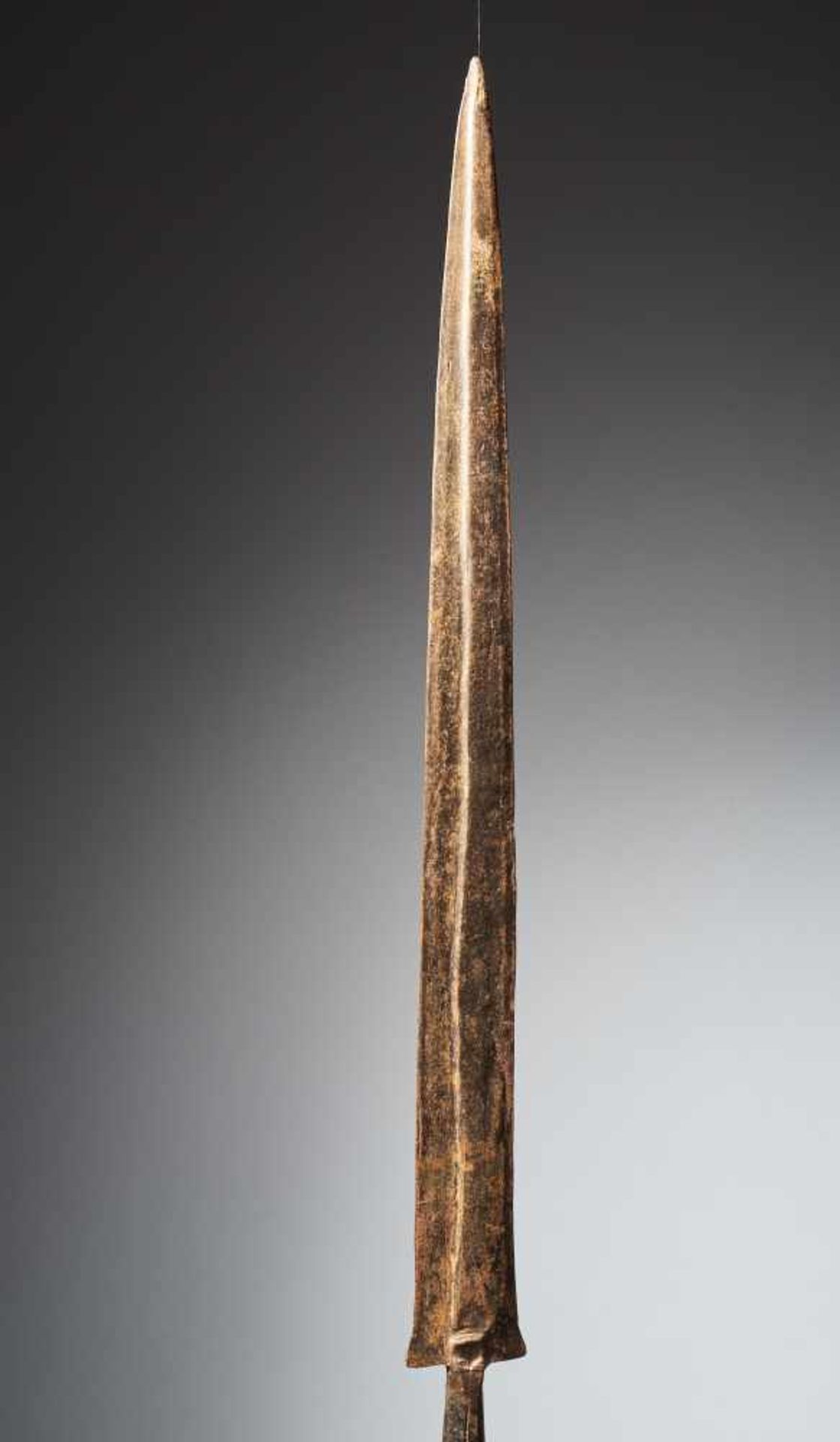 Forged Spear with Decorated Shaft, Kuba People - Tribal ArtThis metal spear has a thin, triangular - Bild 5 aus 10