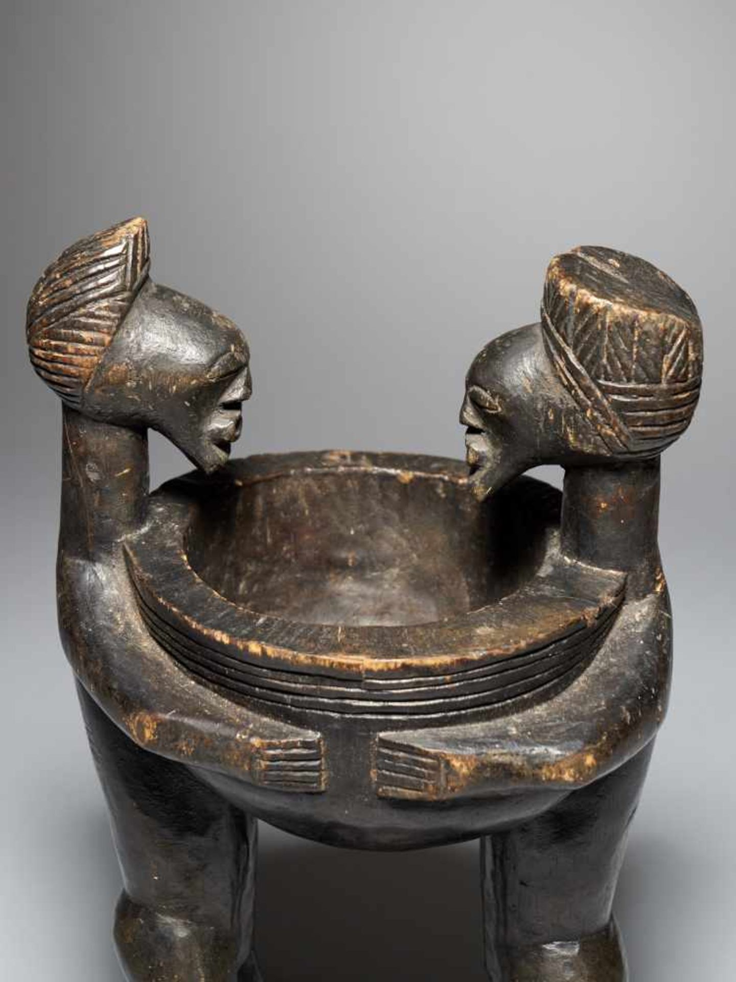 Rare Bowl carried by Standing Figures - Songye People, DRC - Tribal ArtA Rare Bowl carried by - Bild 6 aus 6