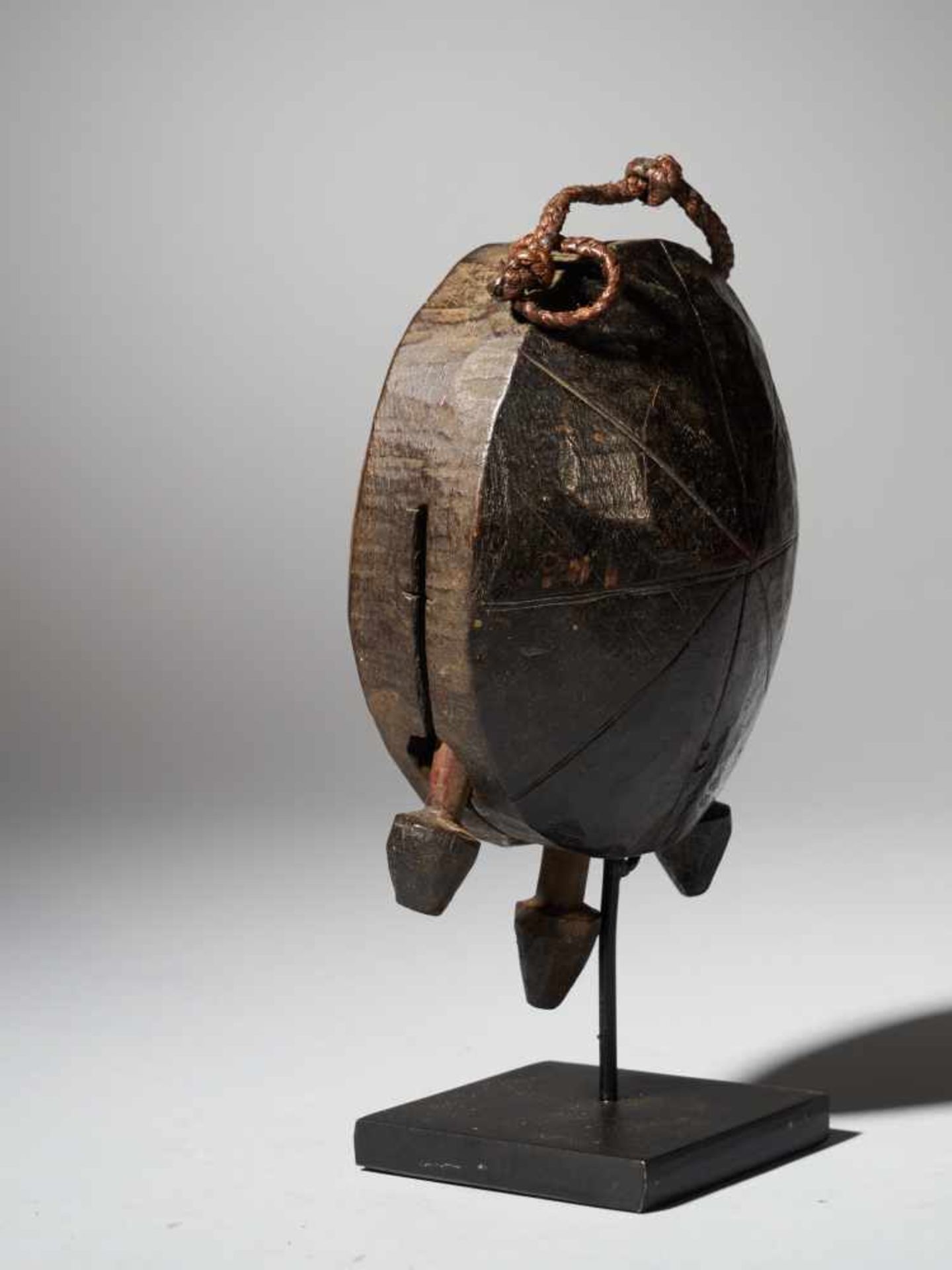 Three hunting bells - Kongo people, DRC - Tribal ArtTo maintain contact with other hunters and their - Bild 4 aus 12