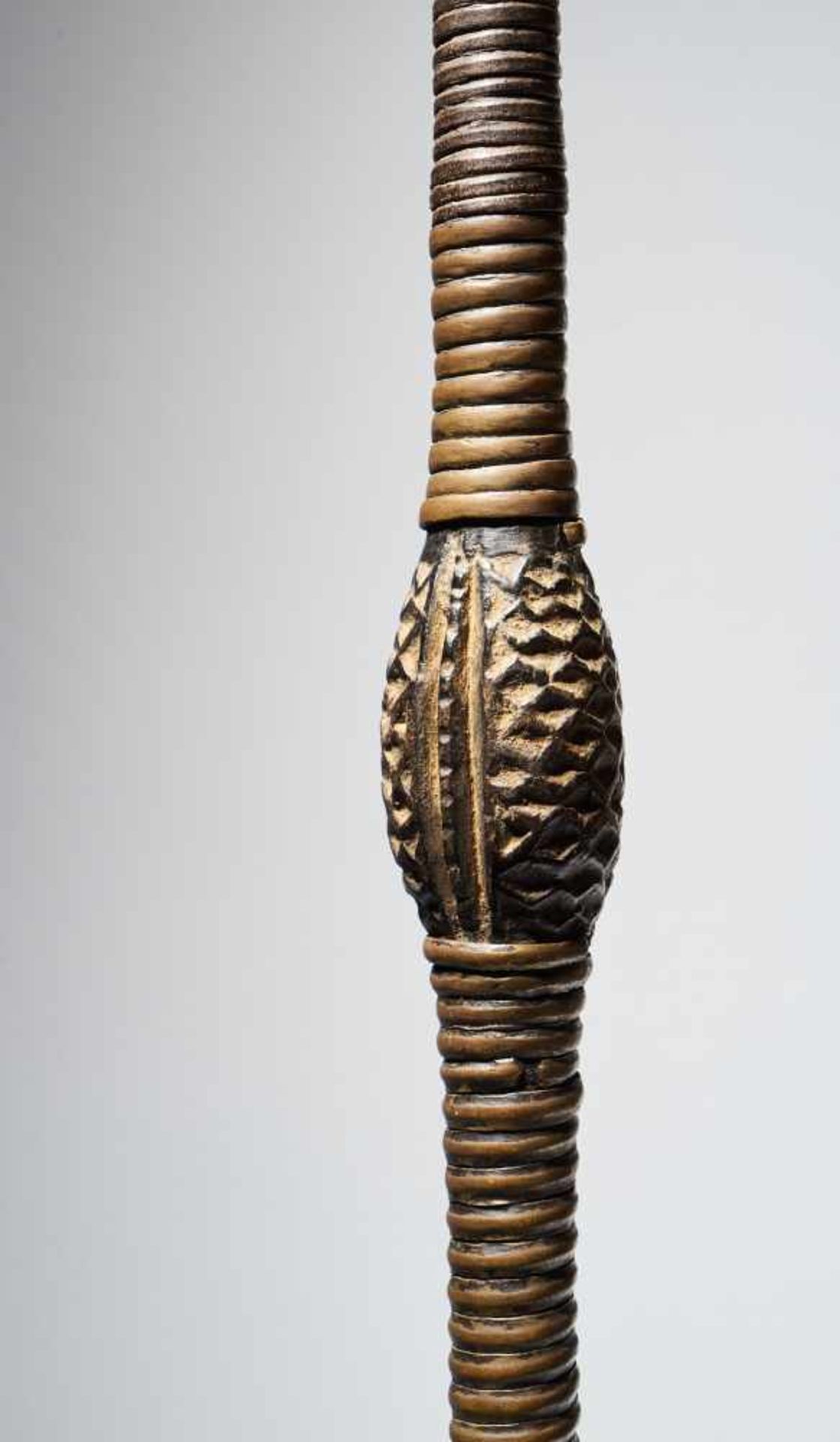 Forged Spear with Decorated Shaft, Kuba People - Tribal ArtThis metal spear has a thin, triangular - Bild 3 aus 10