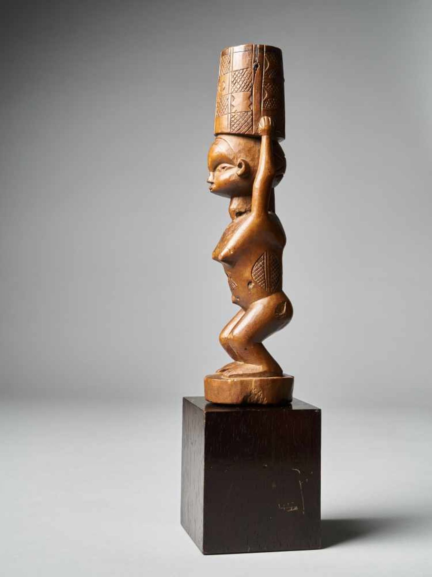 Standing Female Figure with scarifications - Dondo people, DRC - Tribal ArtStanding Female Figure - Bild 2 aus 6
