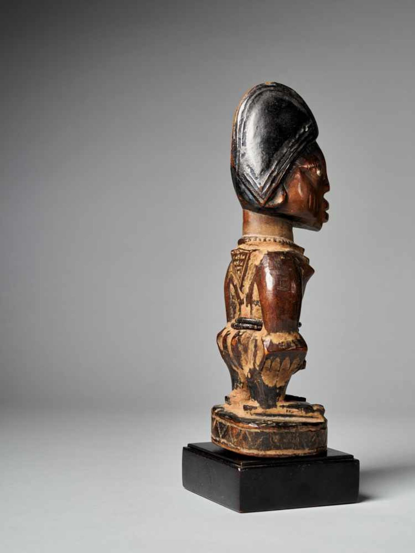 Carved Twin figure 'Ibeji' - Yoruba, Nigeria - Tribal ArtA finely carved big Yoruba Male Ibeji - Bild 4 aus 6