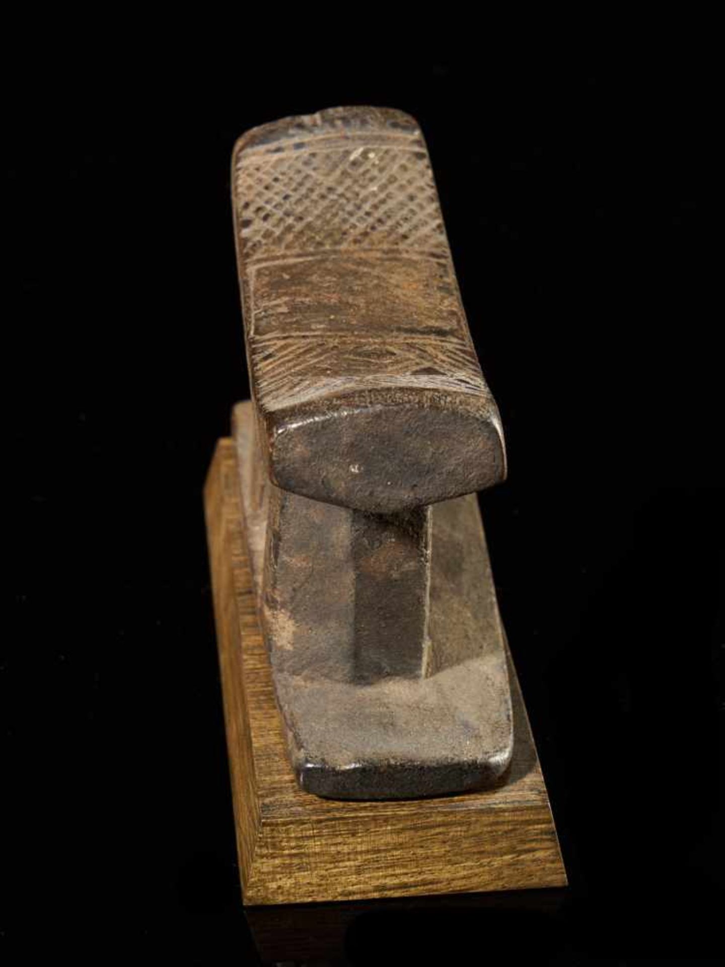 Wooden Headrest - Kuba People, DRC - Tribal ArtWooden Headrest - Kuba People, DRCDated to the - Bild 3 aus 4