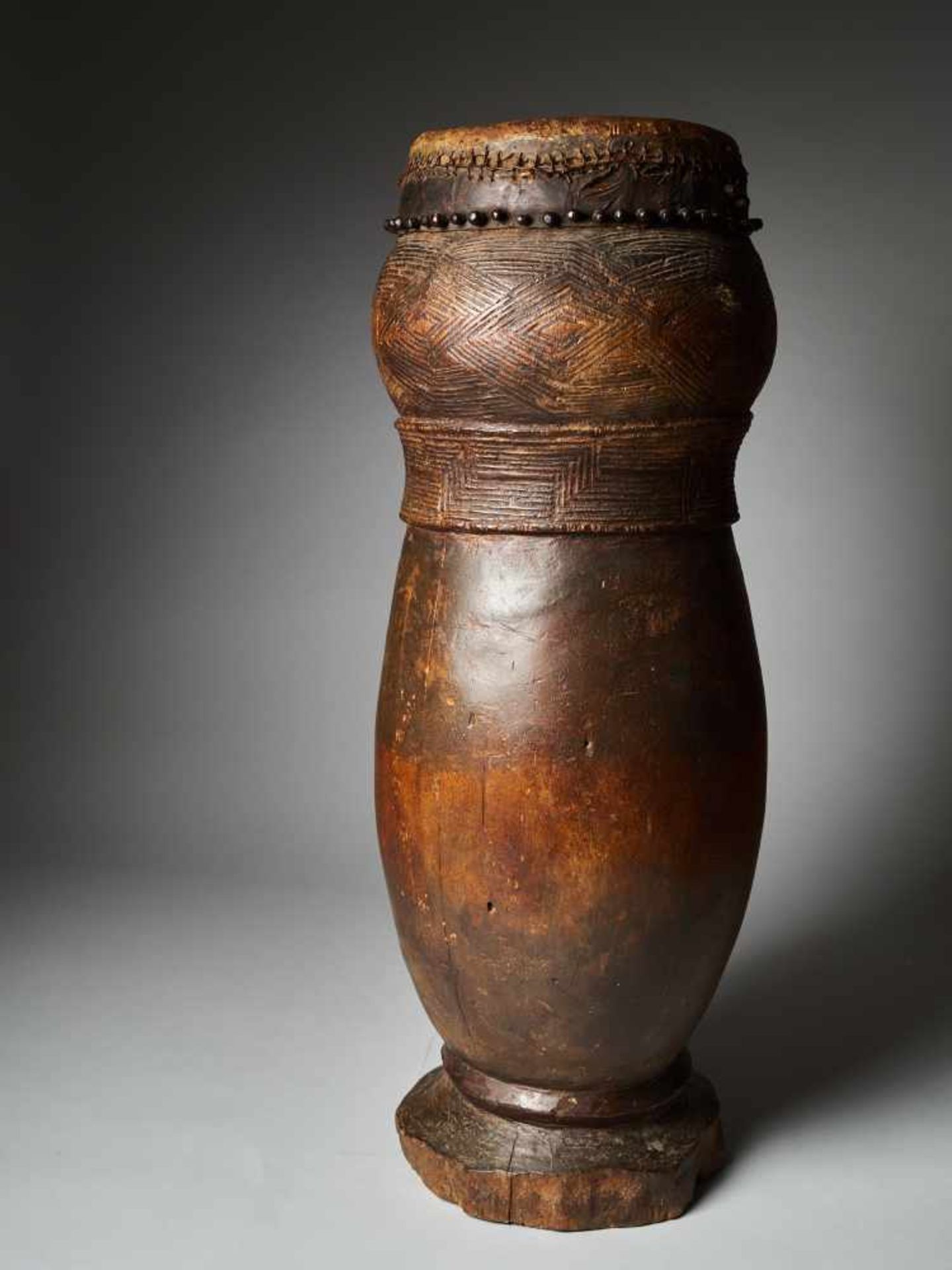 Drum Ngeende. Kuba People, DRC Provenance coll.Willy Mesdagh. - Tribal ArtA human face,in the form - Bild 3 aus 6