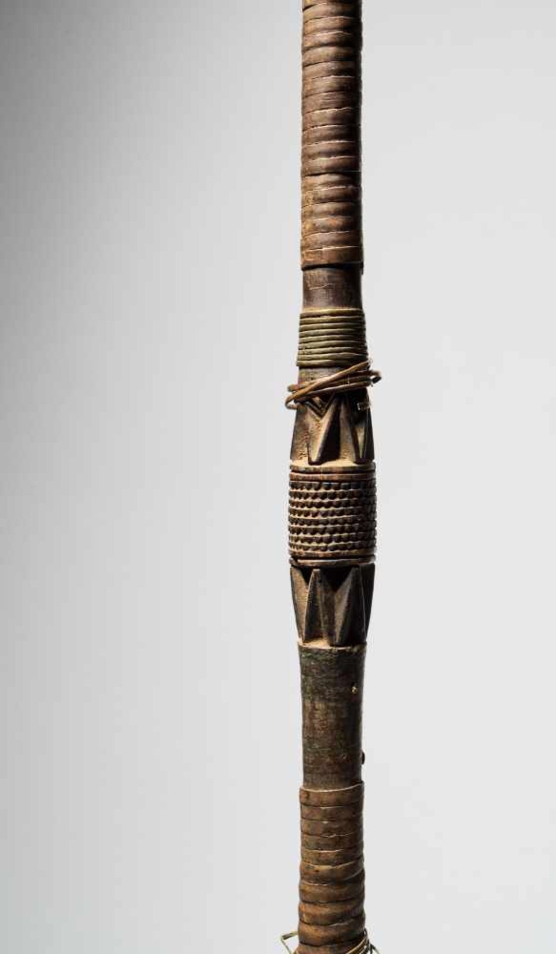 Kuba People,DRC.Forged Spear with Decorated Shaft - Tribal ArtThis spear has a thin, triangular - Bild 2 aus 10