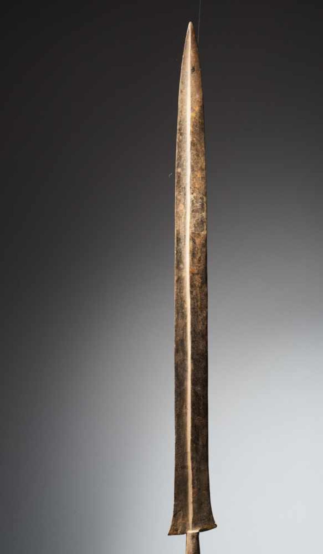 Kuba People,DRC.Forged Spear with Decorated Shaft - Tribal ArtThis spear has a thin, triangular - Bild 6 aus 10