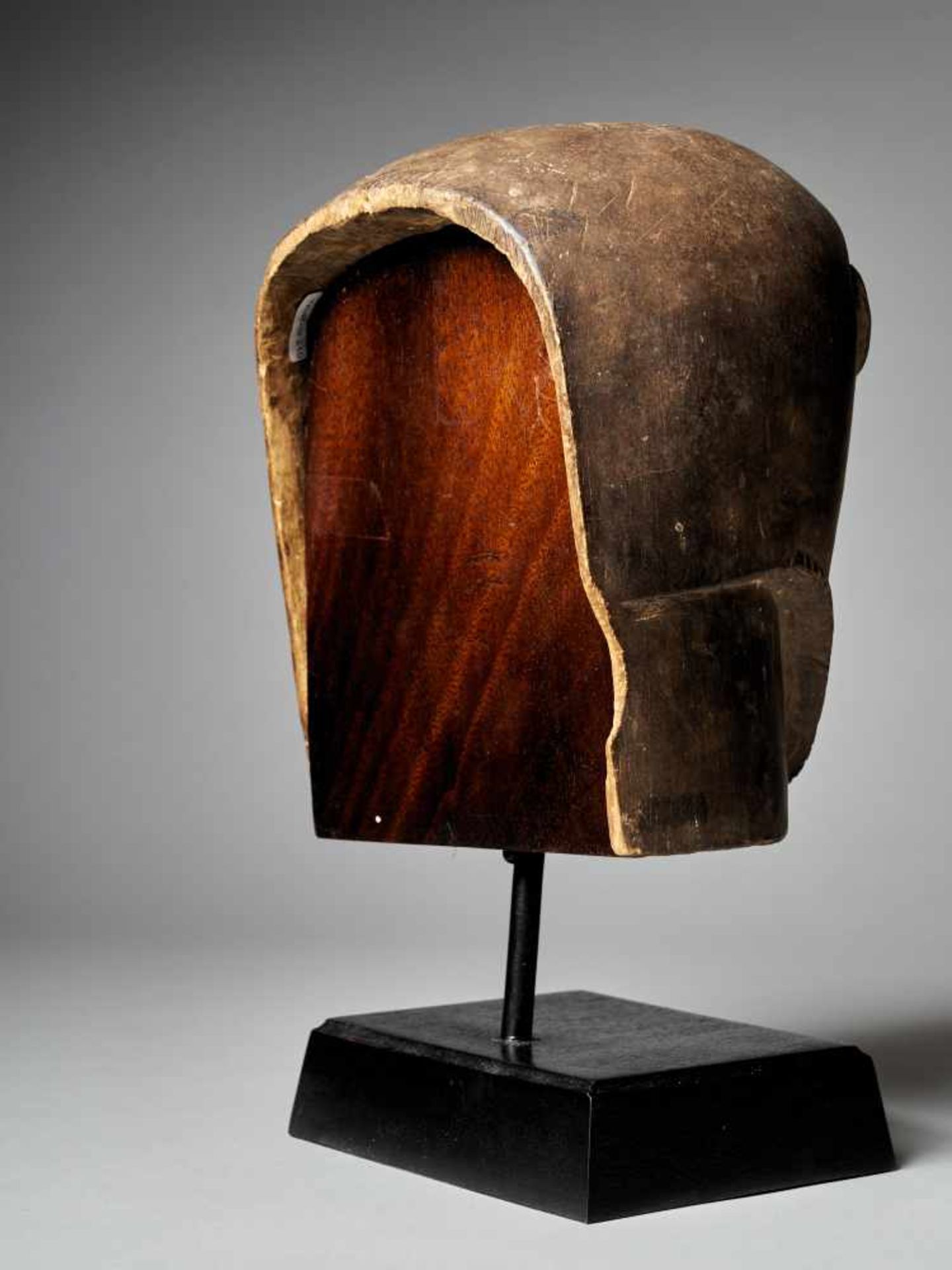 Helmet Mask, Luba-Hemba People - DRC. Provenance Sulsenti - Tribal ArtThis unusual mask reproduces - Bild 5 aus 8