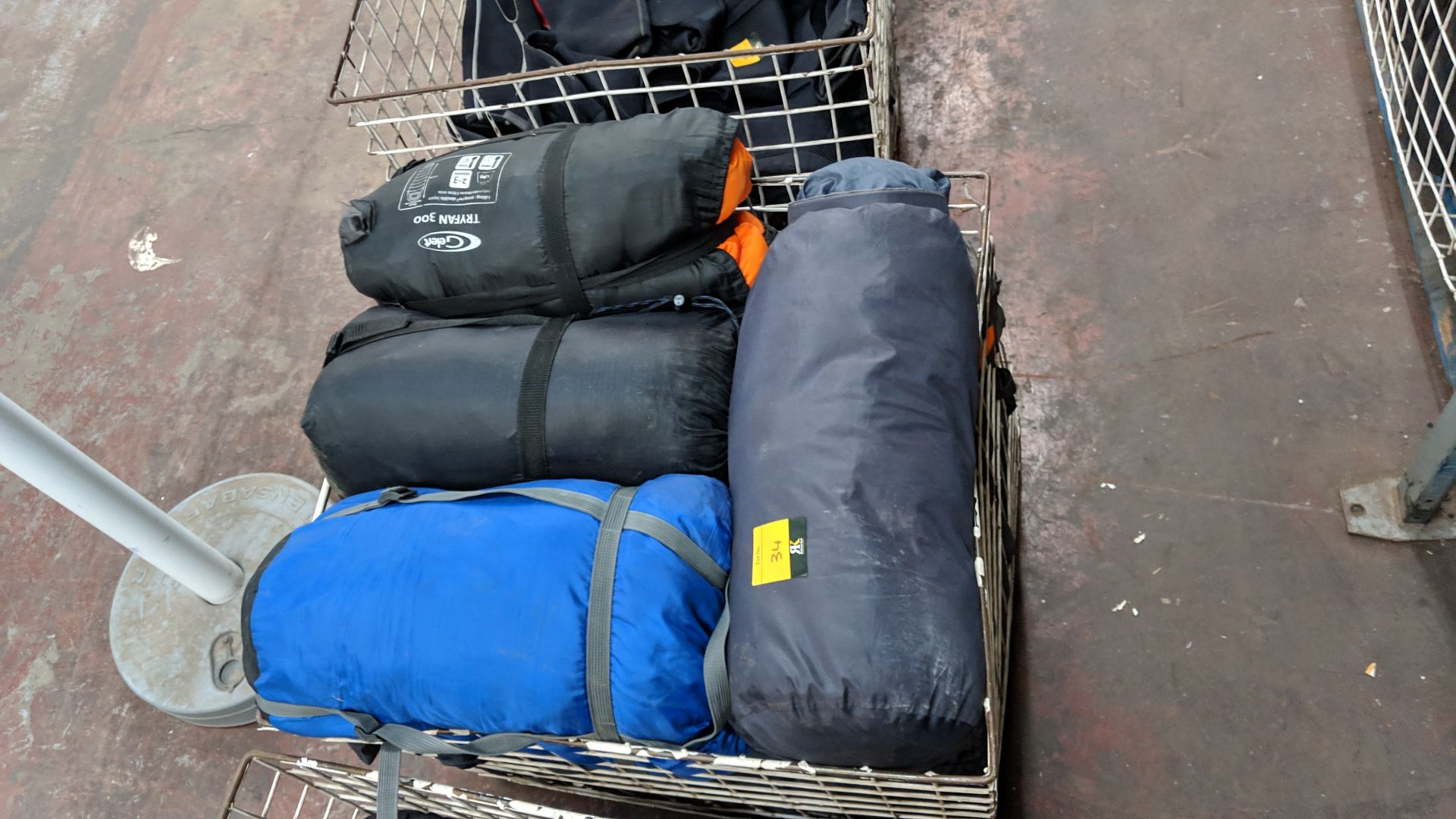 Approx. 12 assorted sleeping bags IMPORTANT: Please remember goods successfully bid upon must be - Image 5 of 5
