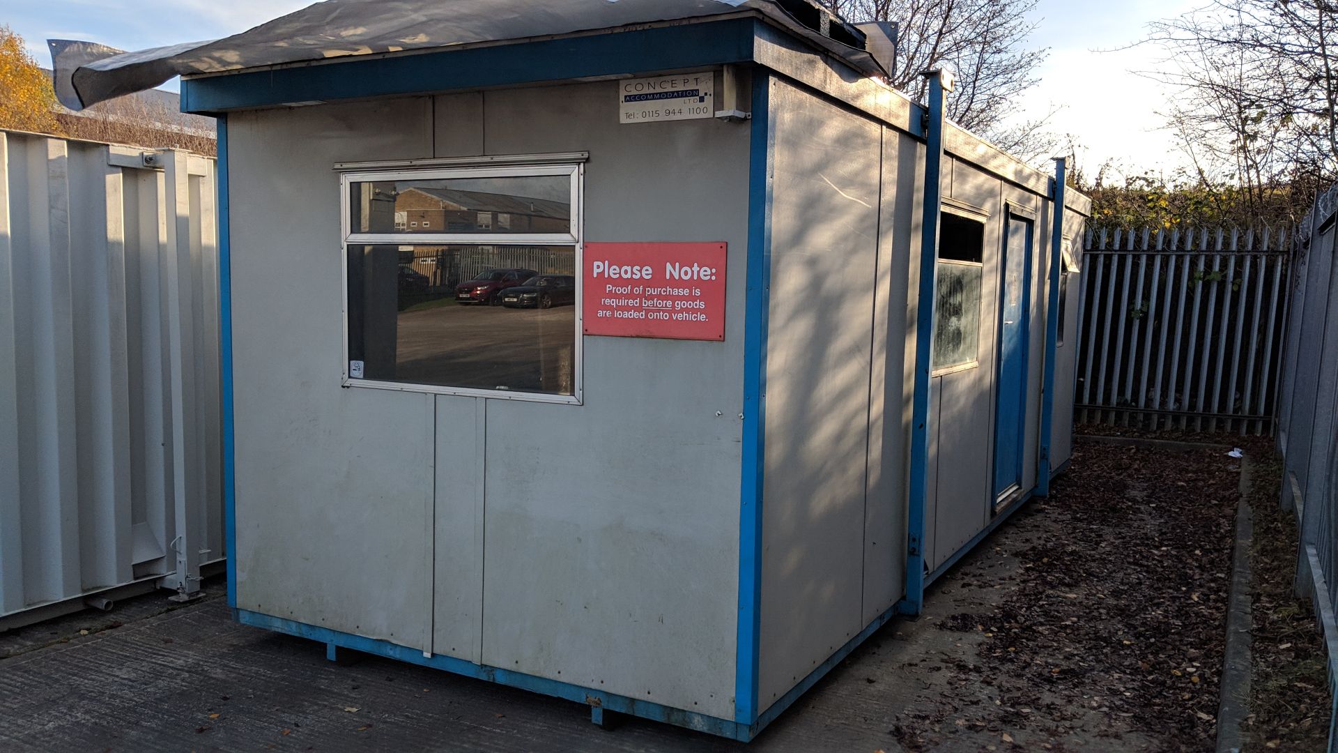 Jack leg cabin, last used as an office, with toilet & small kitchen section in partitioned area at - Image 2 of 20