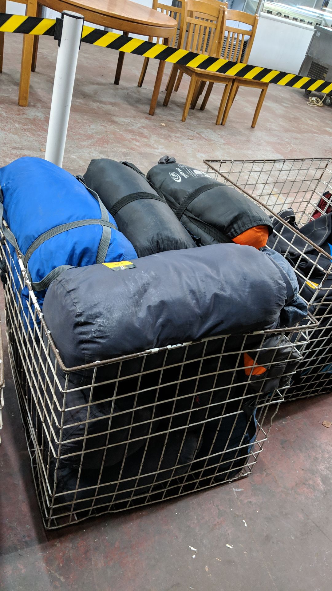 Approx. 12 assorted sleeping bags IMPORTANT: Please remember goods successfully bid upon must be - Image 4 of 5