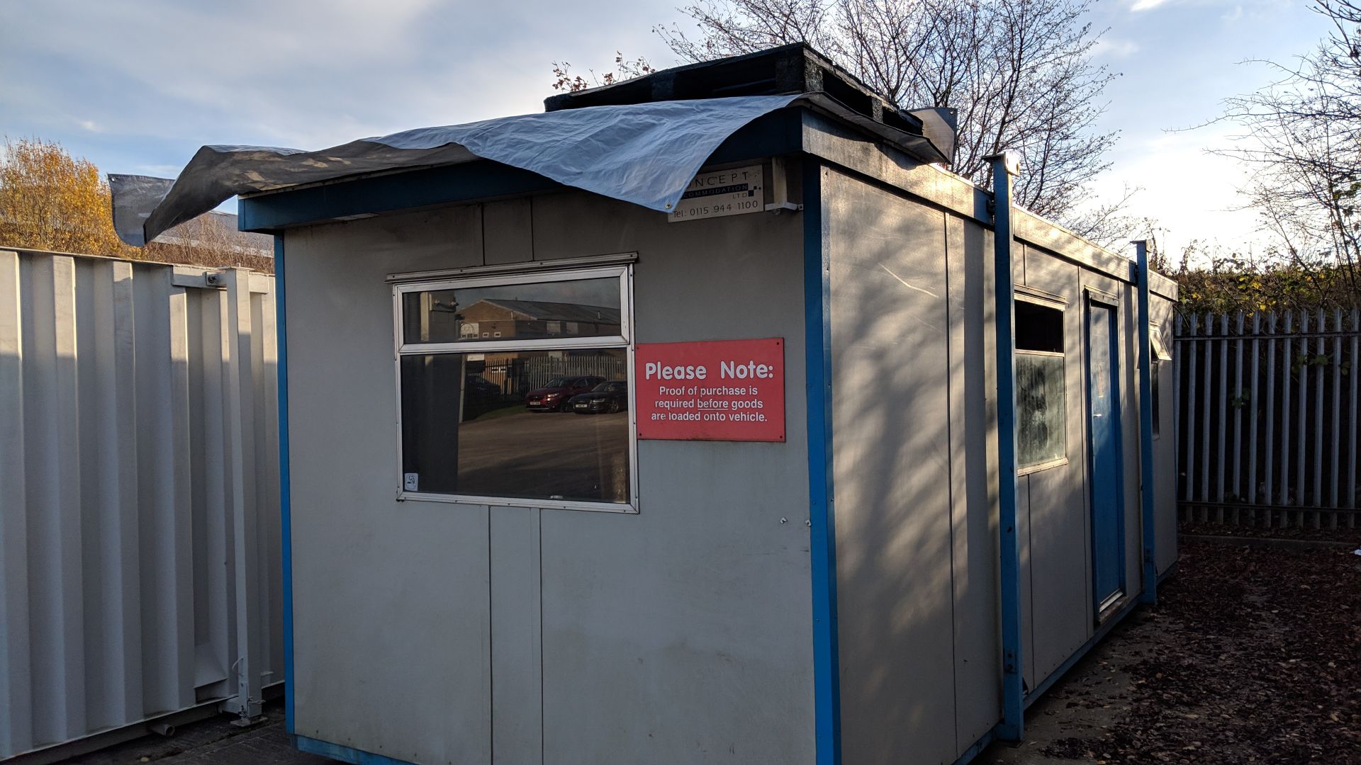 Jack leg cabin, last used as an office, with toilet & small kitchen section in partitioned area at - Image 3 of 20