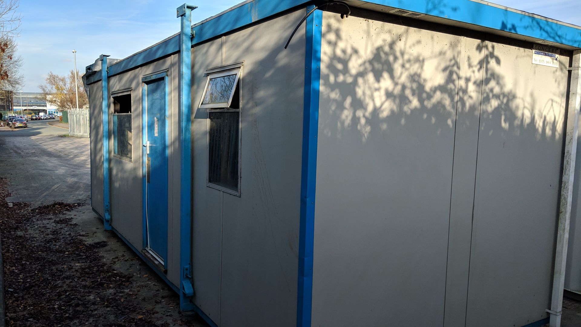 Jack leg cabin, last used as an office, with toilet & small kitchen section in partitioned area at - Image 7 of 20