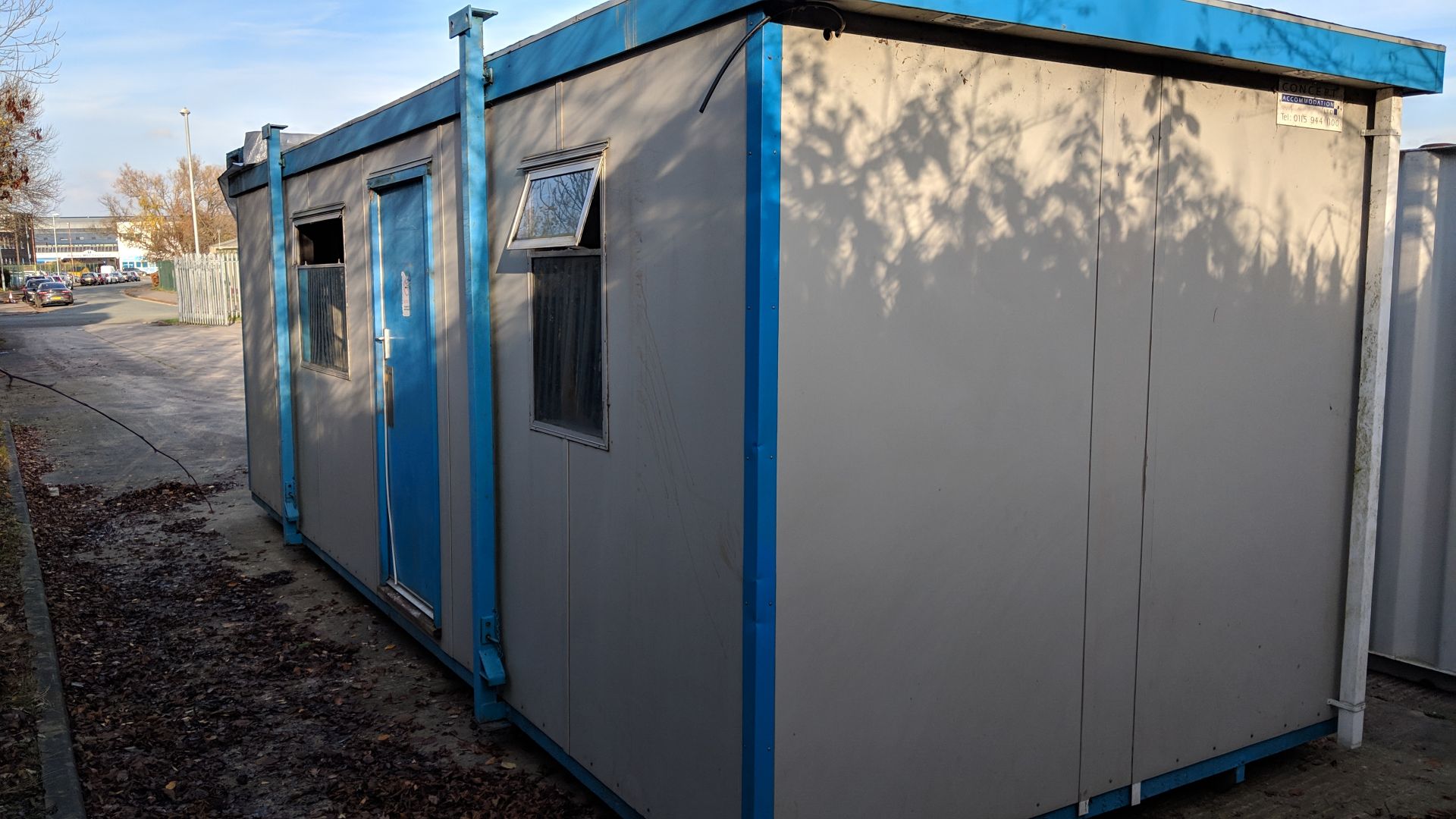 Jack leg cabin, last used as an office, with toilet & small kitchen section in partitioned area at - Image 9 of 20