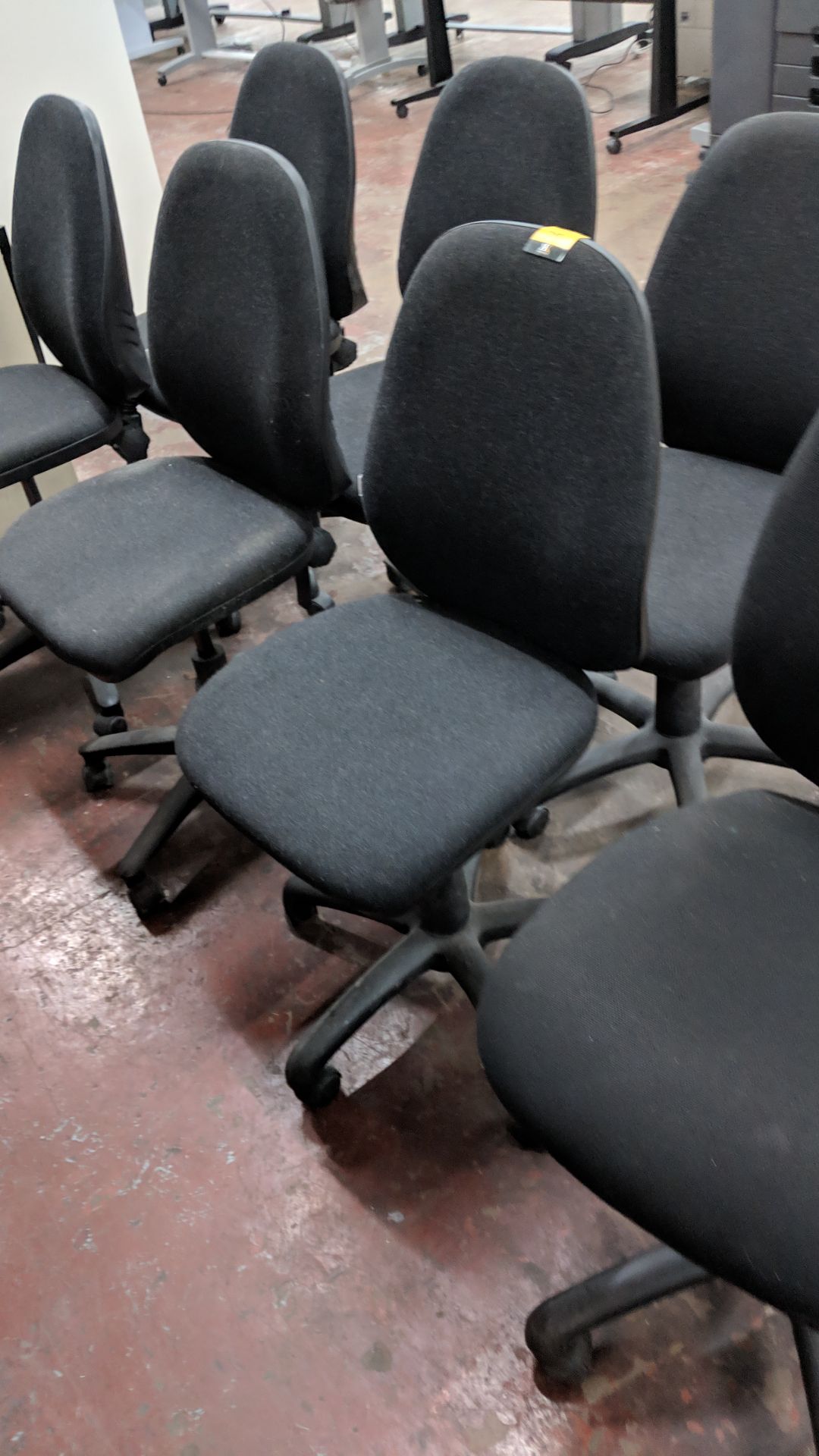 6 off dark grey tweed quality operator's chairs with multifunction hydraulic adjustments - Image 7 of 13