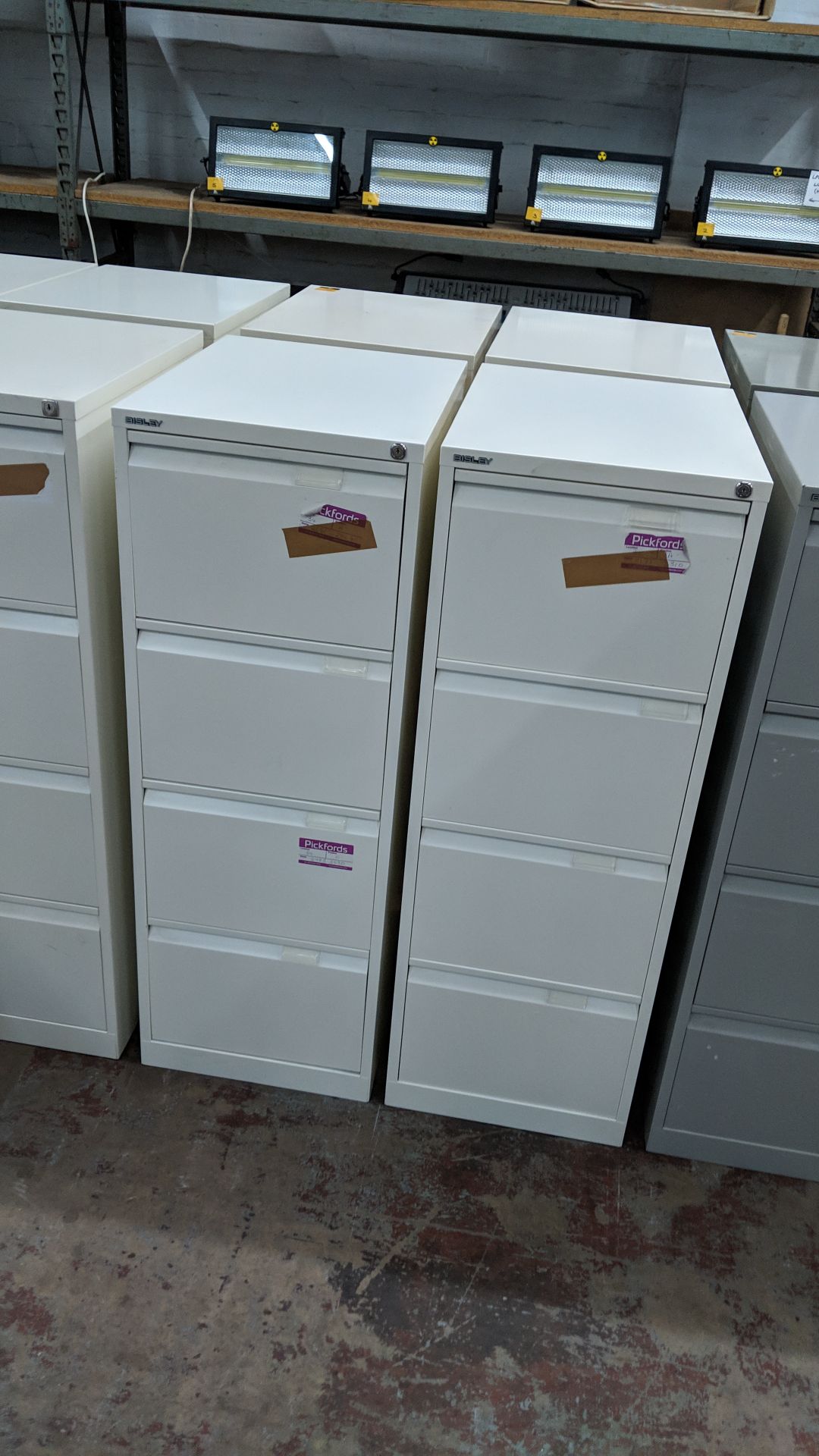 4 off Bisley off-white metal 4 drawer filing cabinets NB. One cabinet has a missing drawer - Image 4 of 7