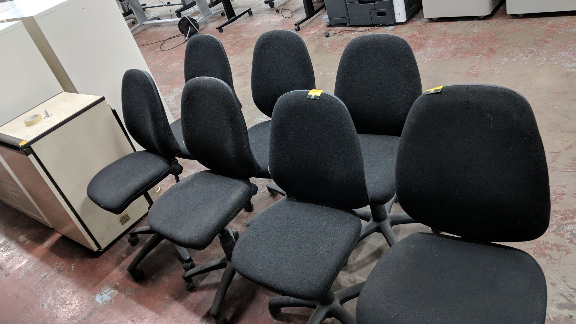 6 off dark grey tweed quality operator's chairs with multifunction hydraulic adjustments - Image 5 of 13